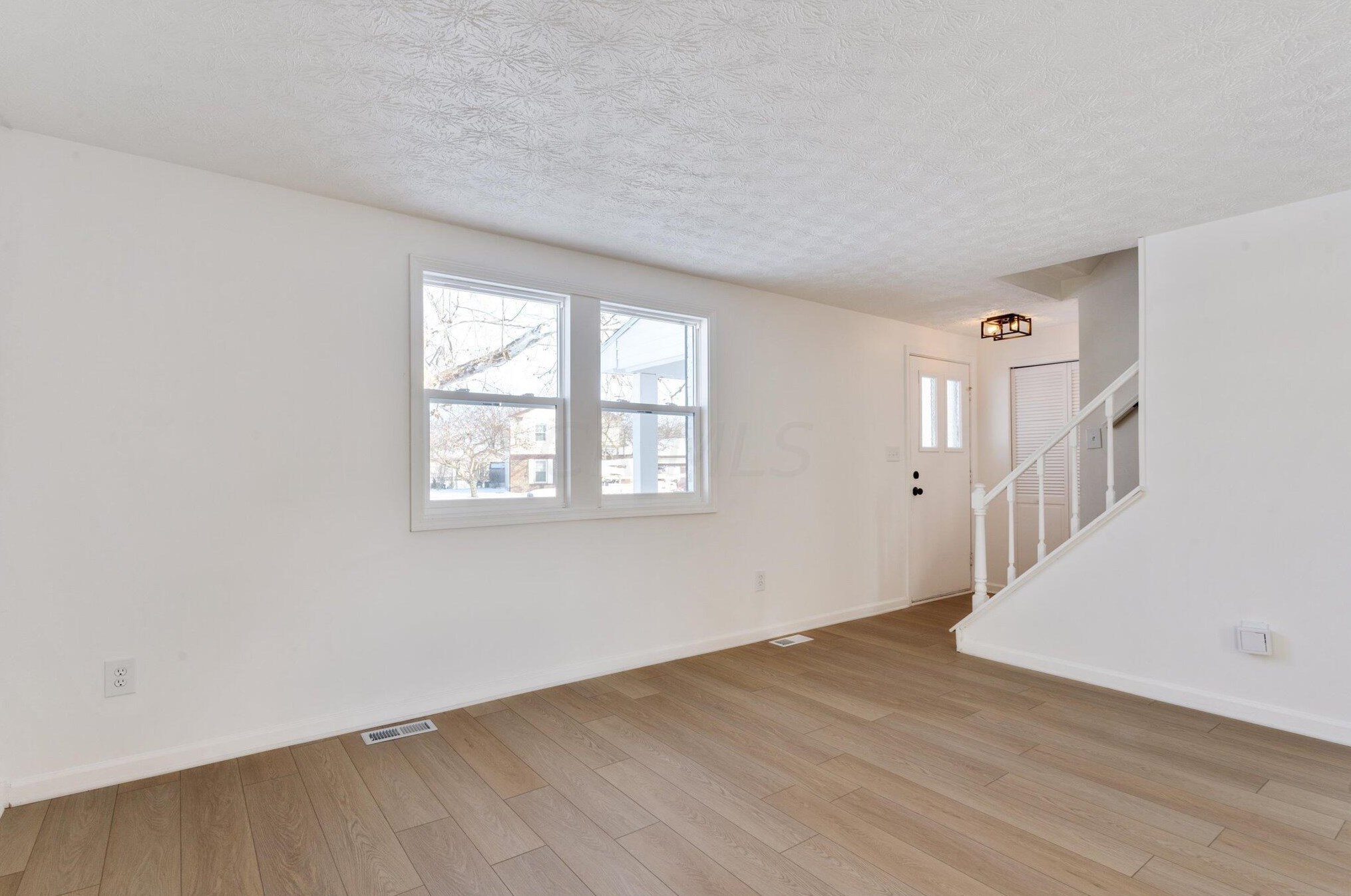 3699 Holly St, Darbydale, OH 43123