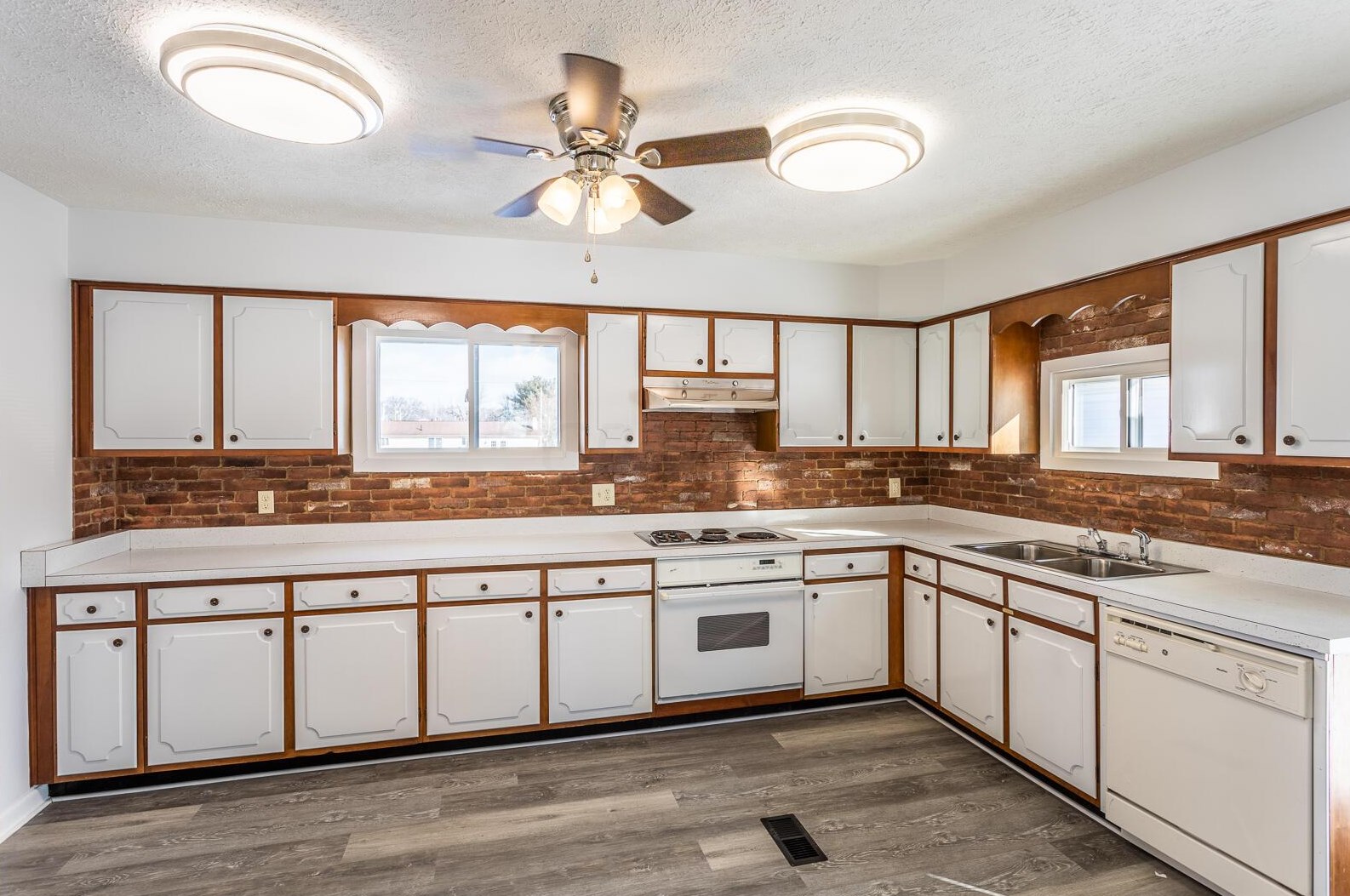 5028 E 2nd E St, Ashville, OH 43103