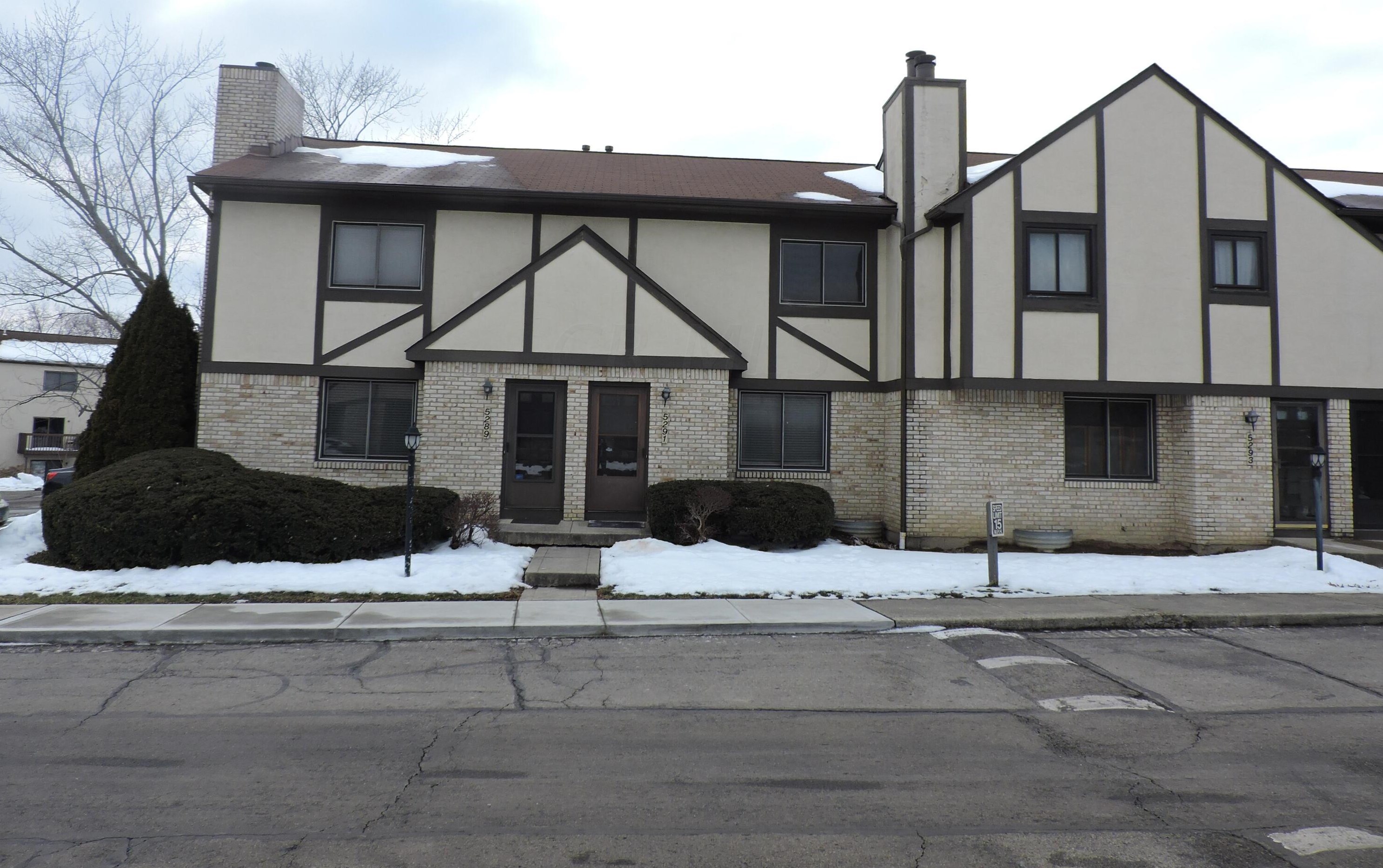 5291 Wood Run Blvd, Columbus, OH 43220-7305