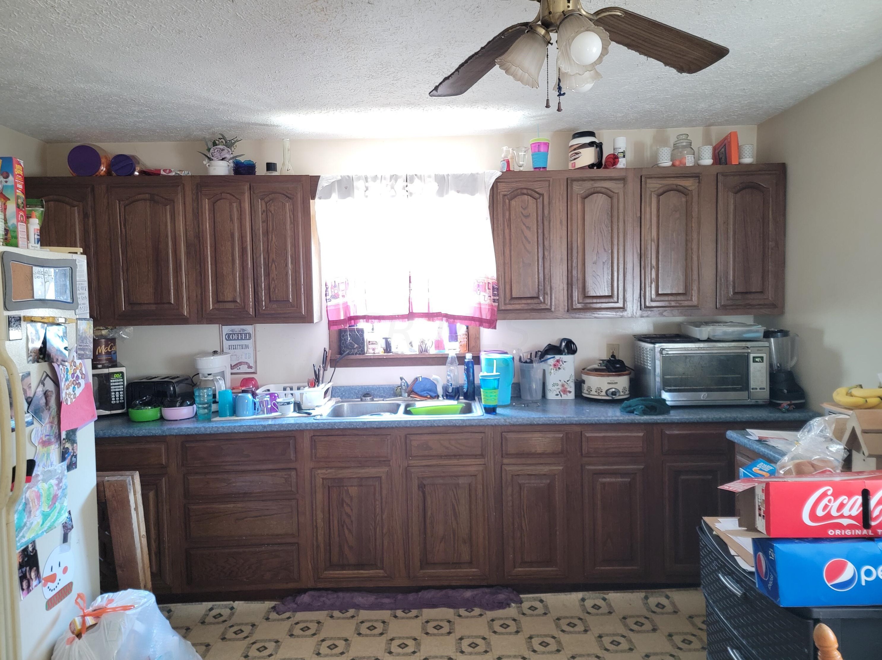 1107 Lynn St, Coshocton, OH 43812-2563
