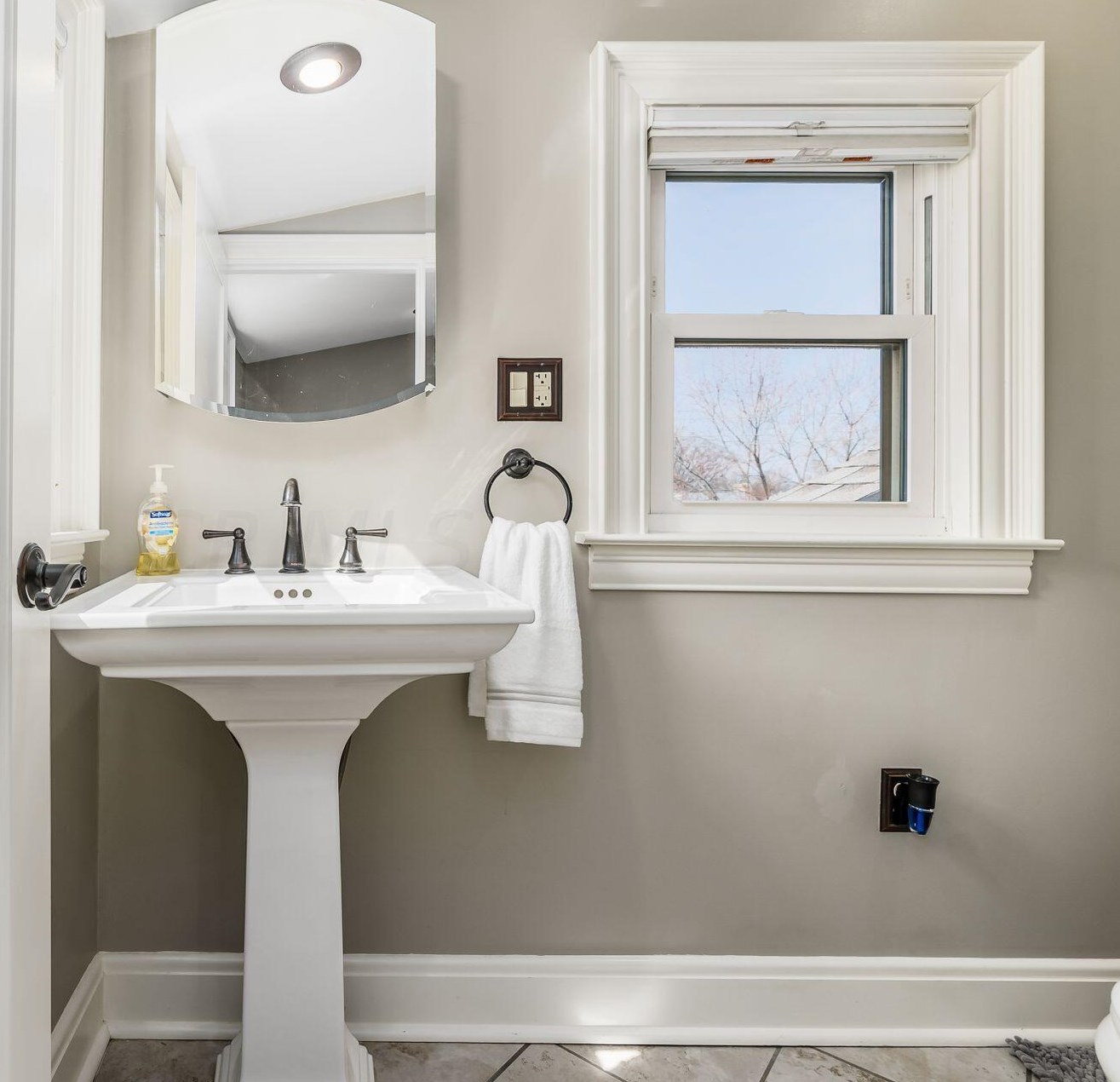 125 Stanwood Rd, Columbus OH 43209-1109 exterior