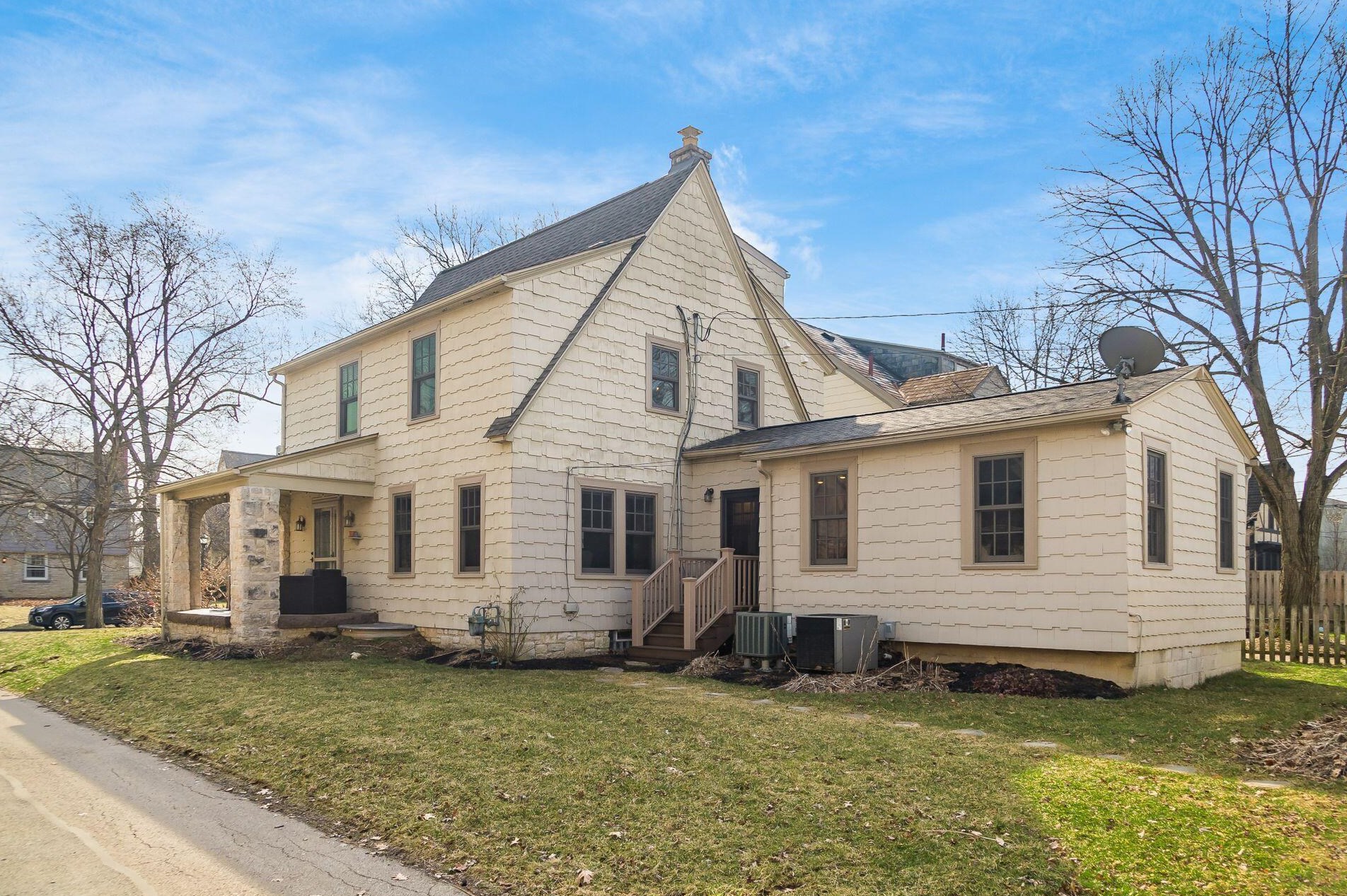 125 Stanwood Rd, Columbus OH 43209-1109 exterior