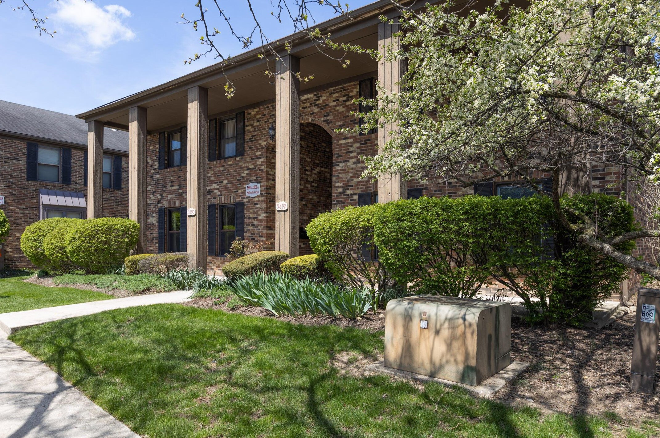5890 Hallworth Ave, Columbus, OH 43232-1620