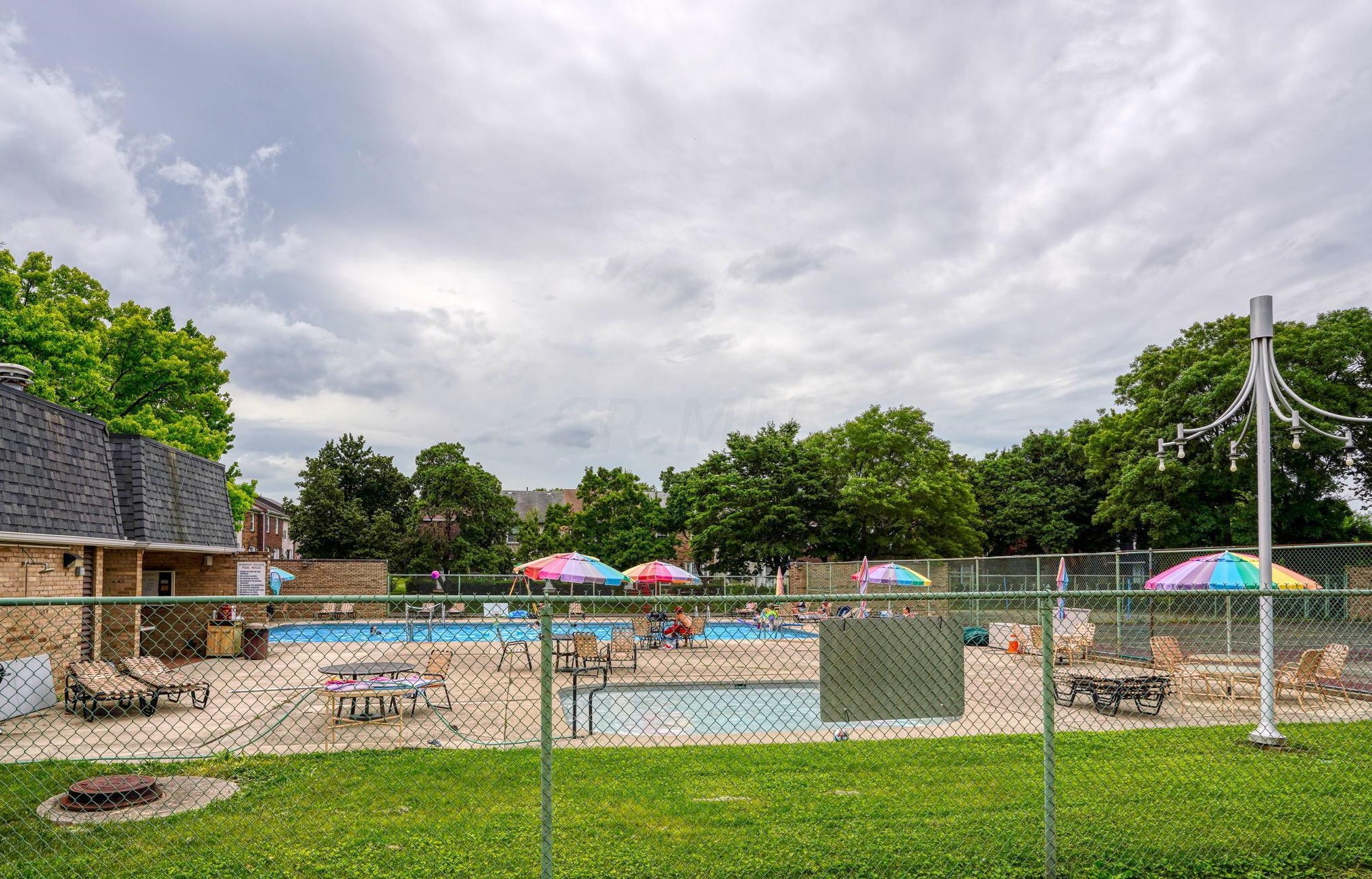 2358 Hardesty Ct, Columbus OH 43204-5806 exterior