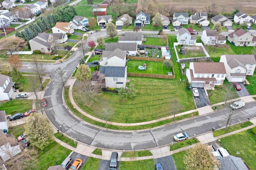 3044 Kings Realm Ave, Columbus OH 43232-5497 exterior