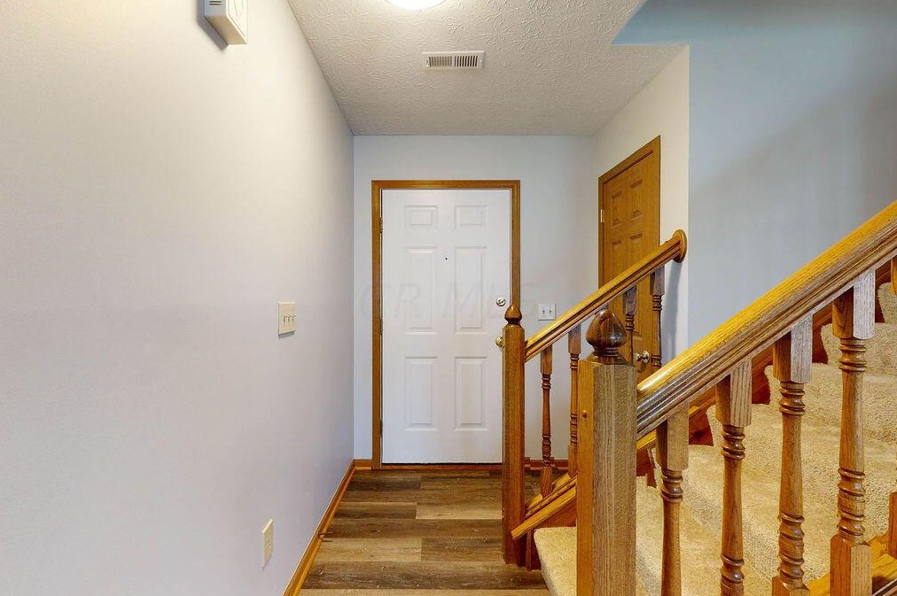 3044 Kings Realm Ave, Columbus OH 43232-5497 exterior