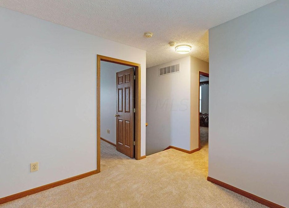 3044 Kings Realm Ave, Columbus OH 43232-5497 exterior