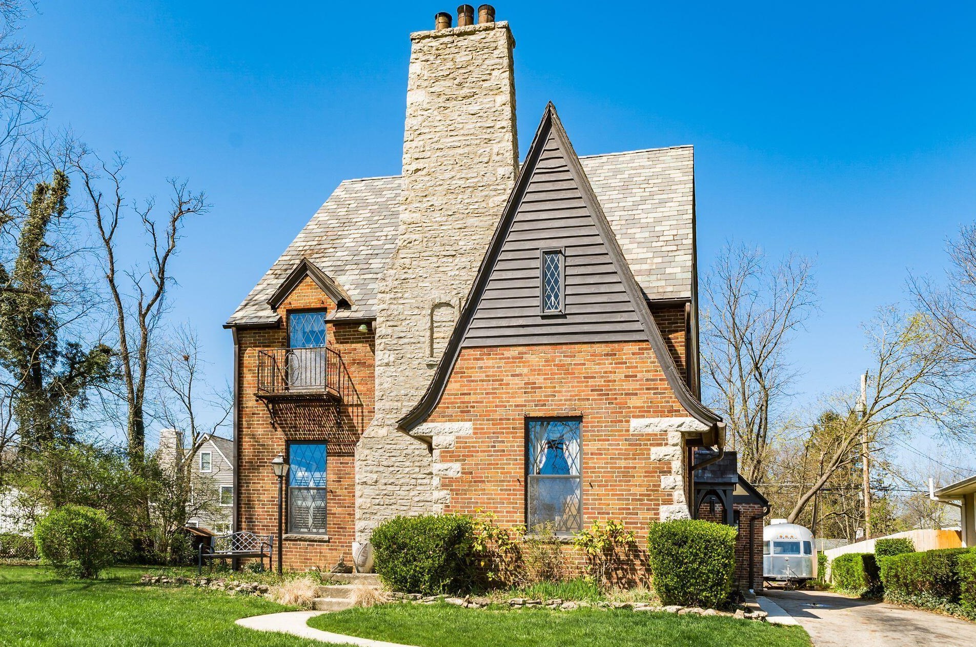 141 Kellner Rd, Columbus, OH 43209-1528