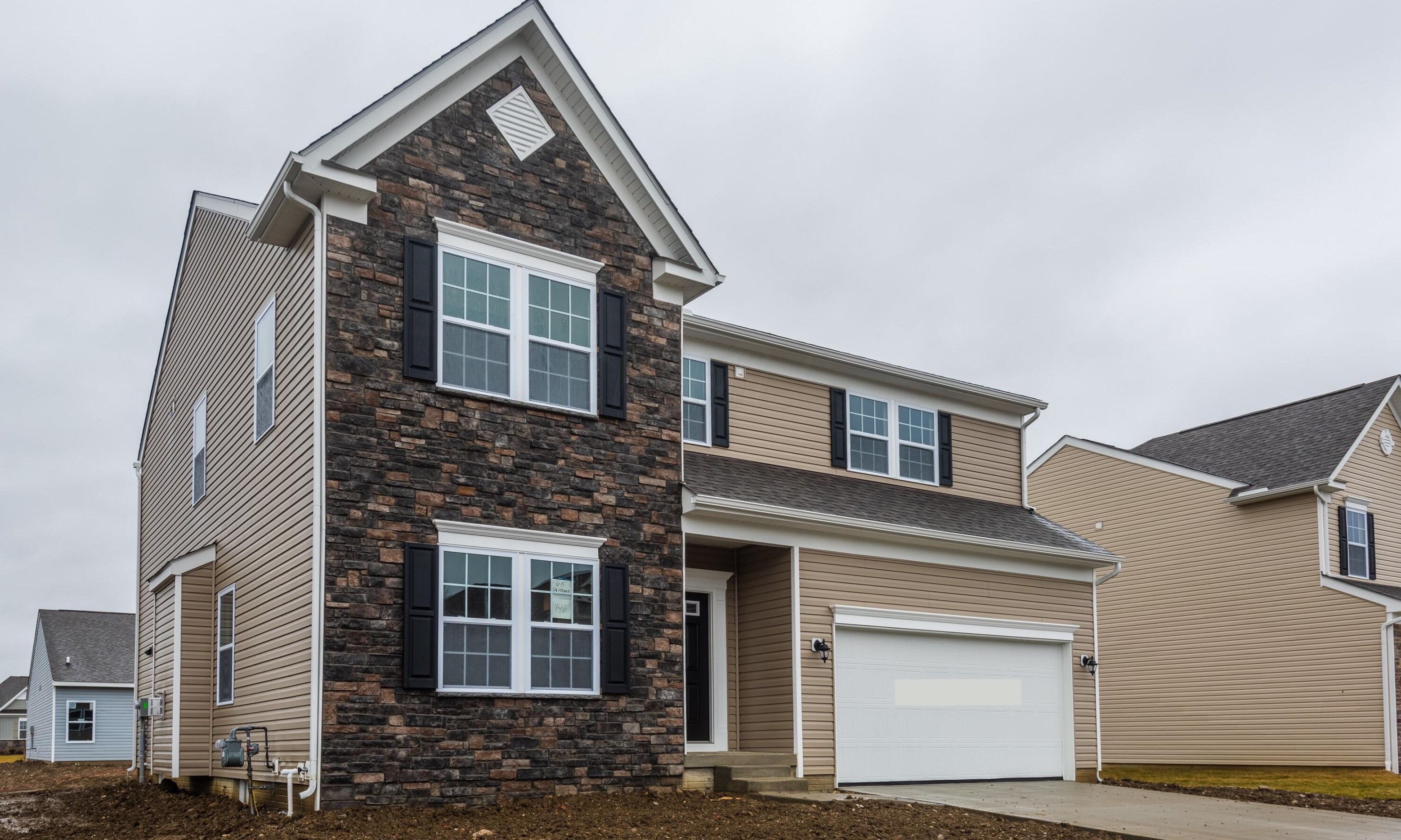 65 Hawthorne Dr, Ashville, OH 43103
