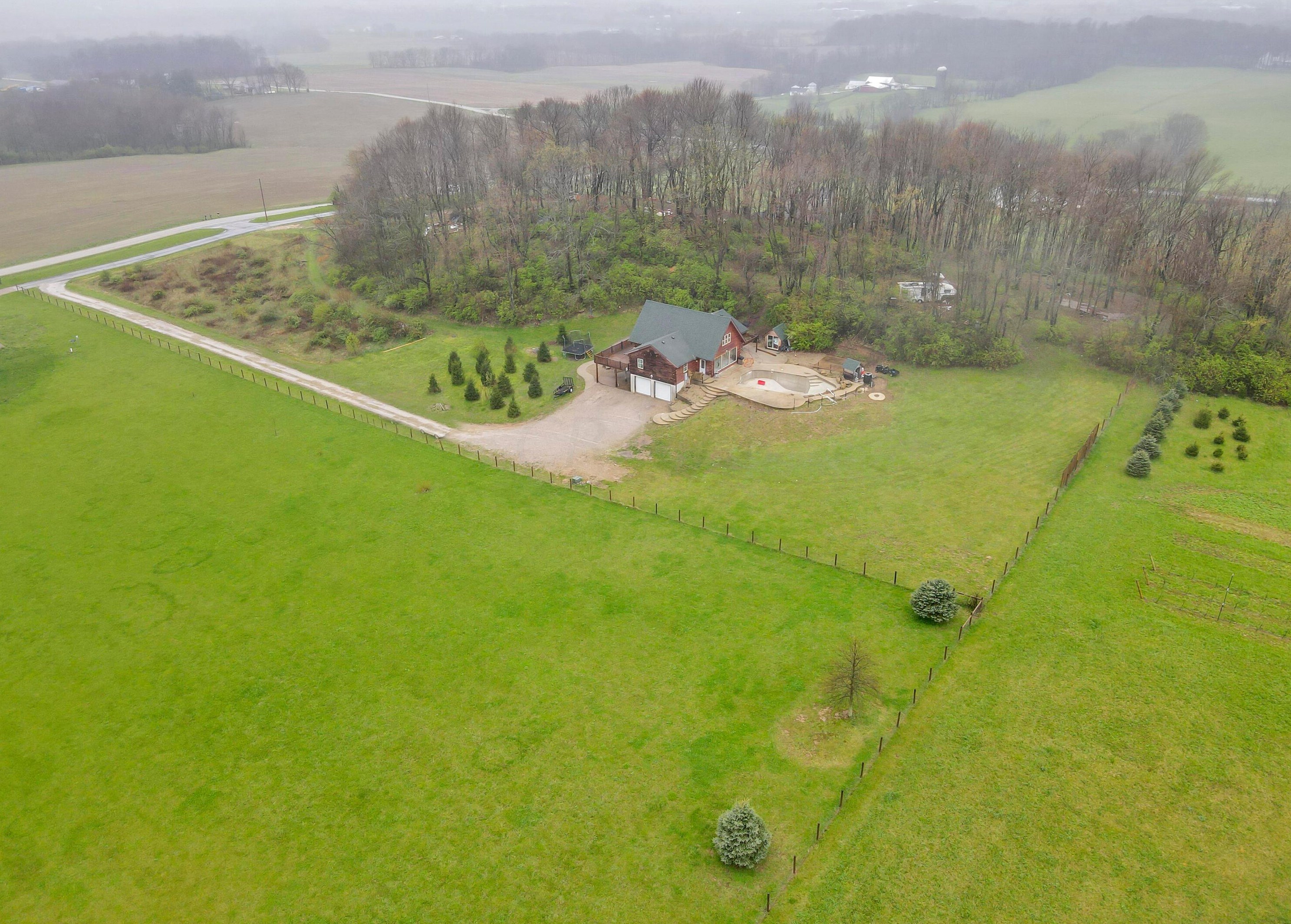 6832 Crumley Rd, Lancaster, OH 43130-9243