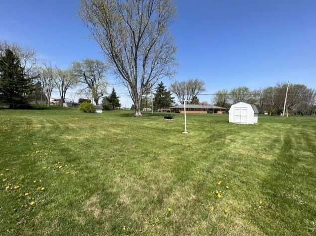 160 Hillcrest Dr, Circleville, OH 43113-1018