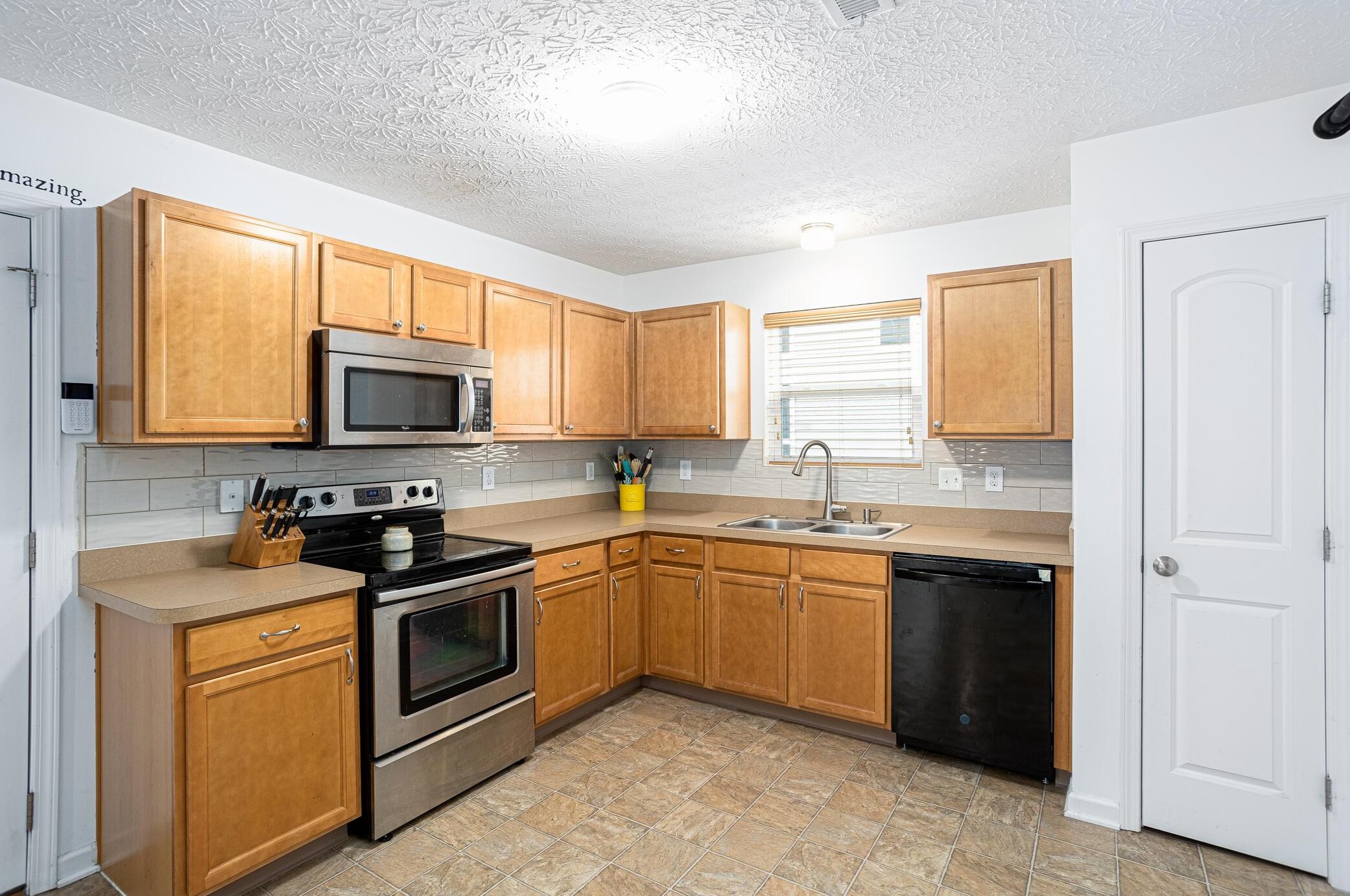 2827 Ballyvaughn Dr, Columbus OH 43219-6503 exterior