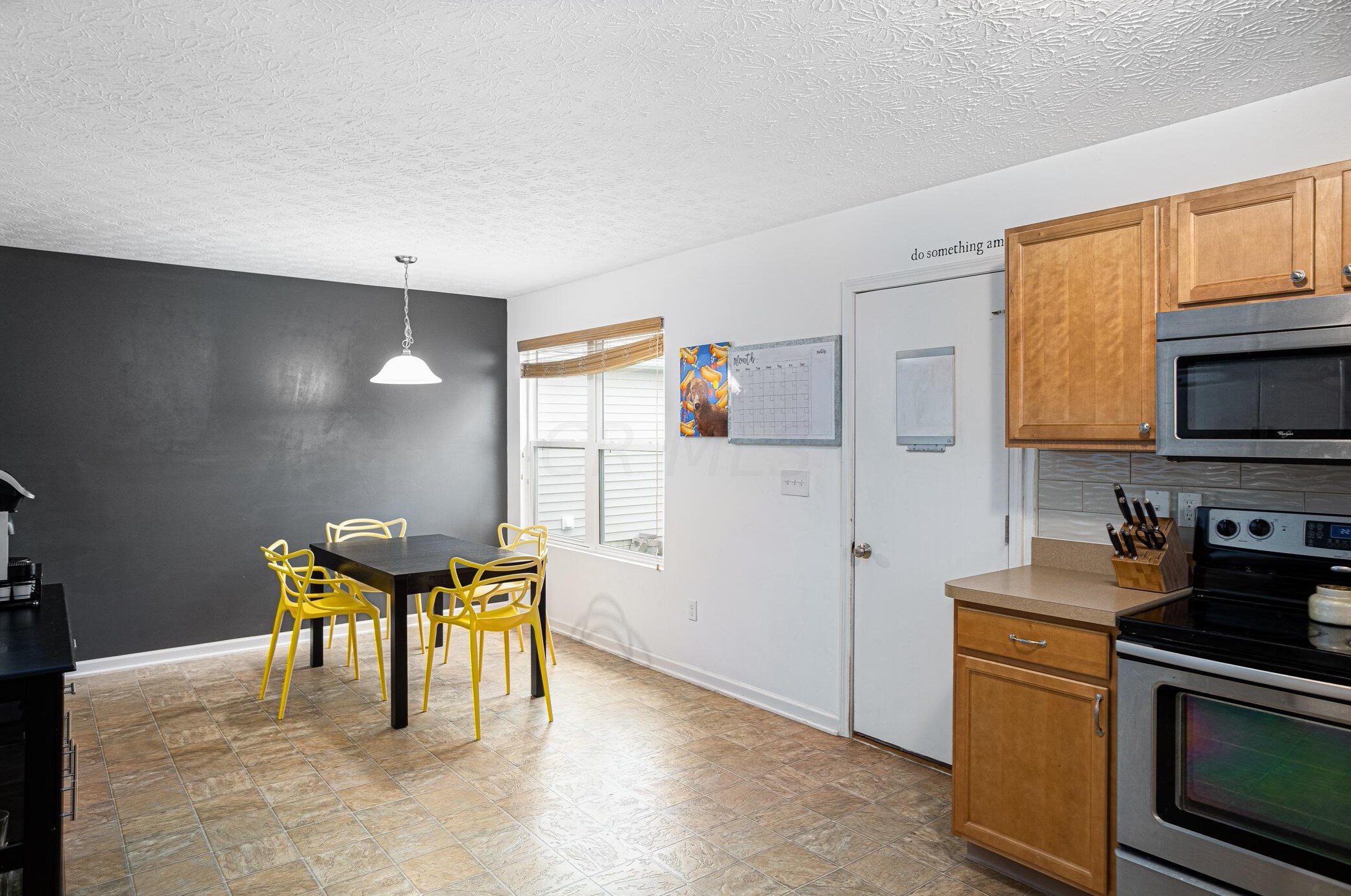 2827 Ballyvaughn Dr, Columbus OH 43219-6503 exterior