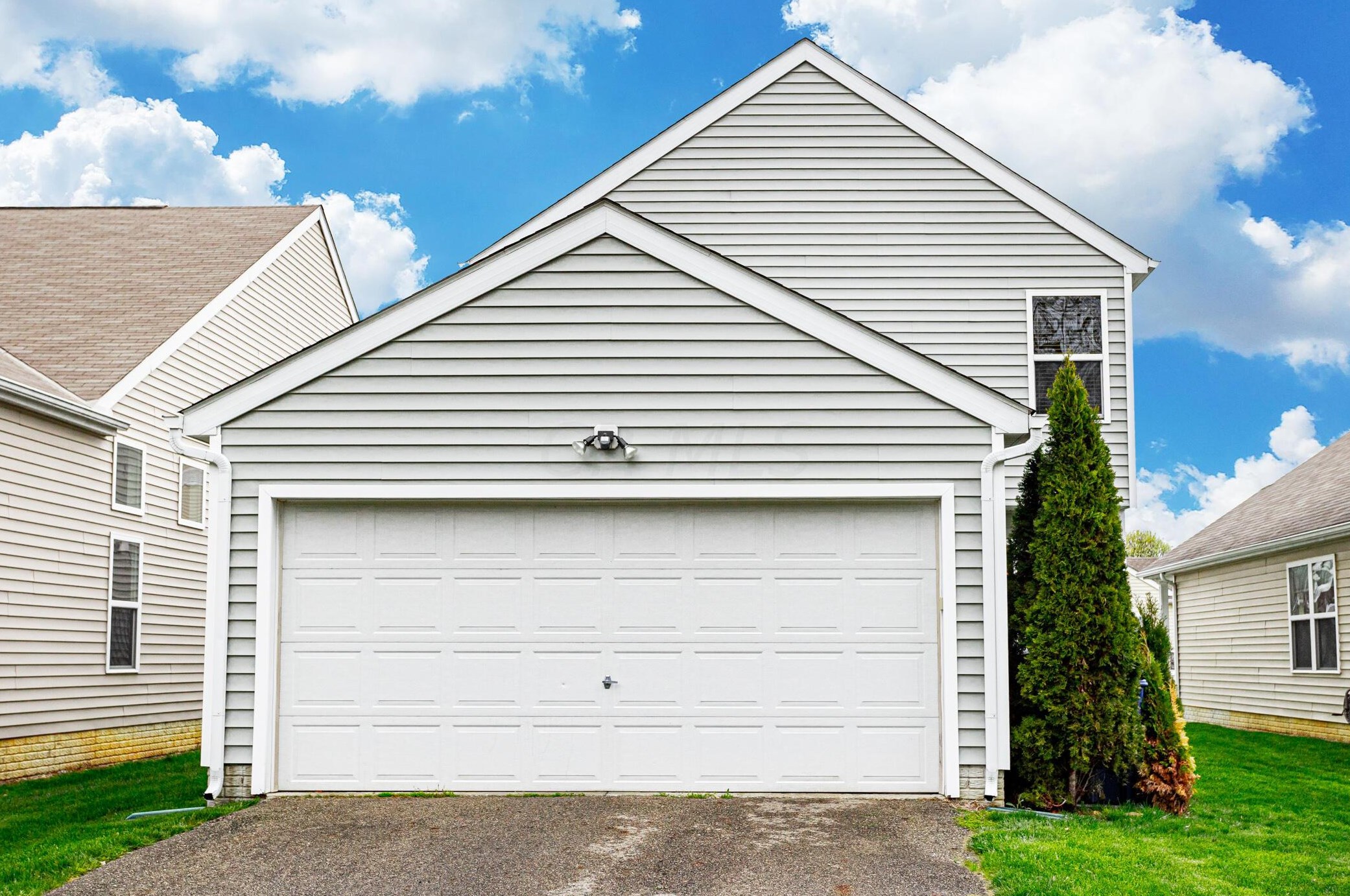 2827 Ballyvaughn Dr, Columbus OH 43219-6503 exterior