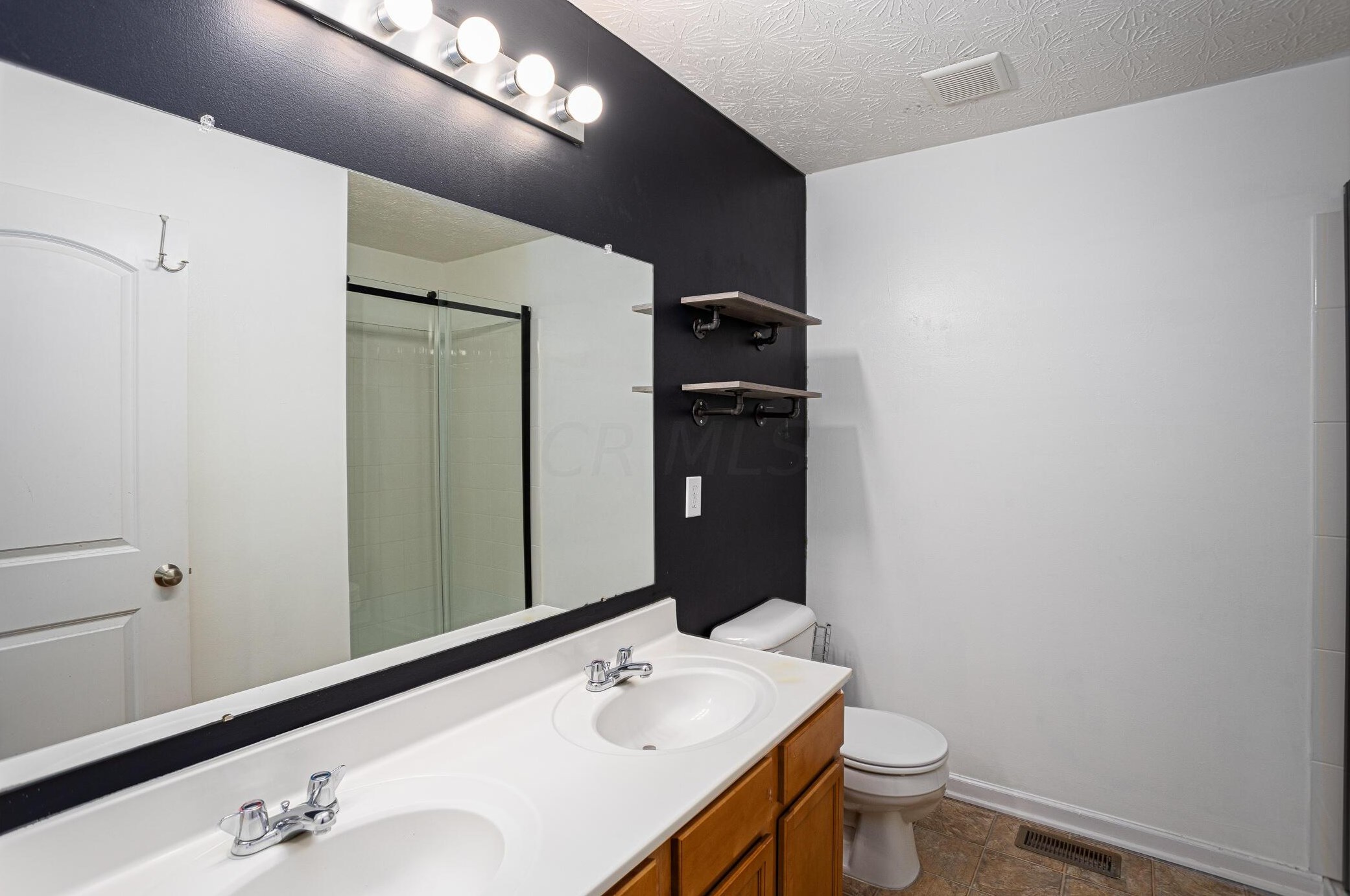 2827 Ballyvaughn Dr, Columbus OH 43219-6503 exterior