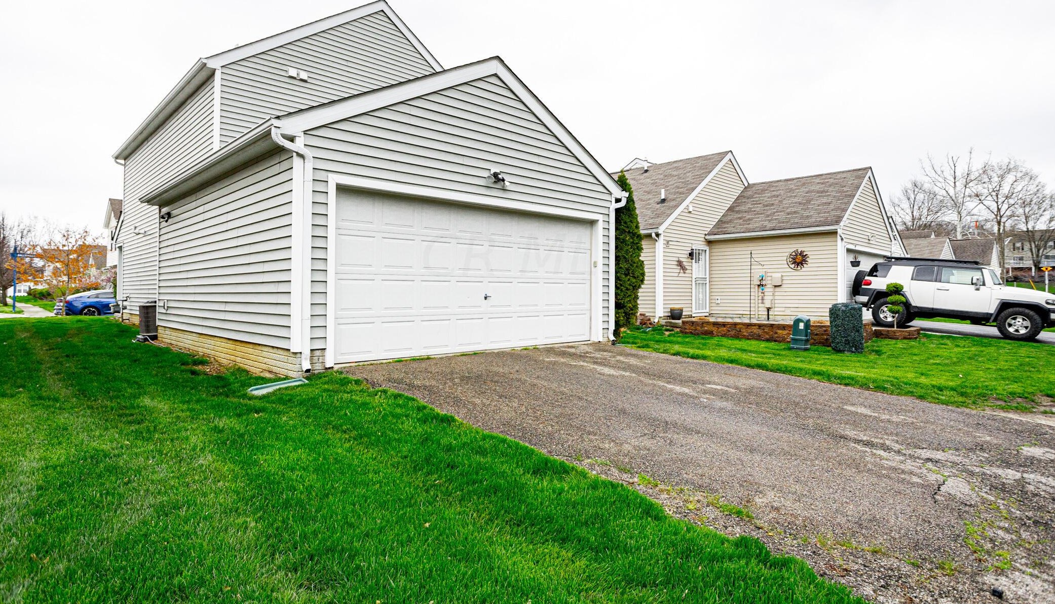 2827 Ballyvaughn Dr, Columbus OH 43219-6503 exterior