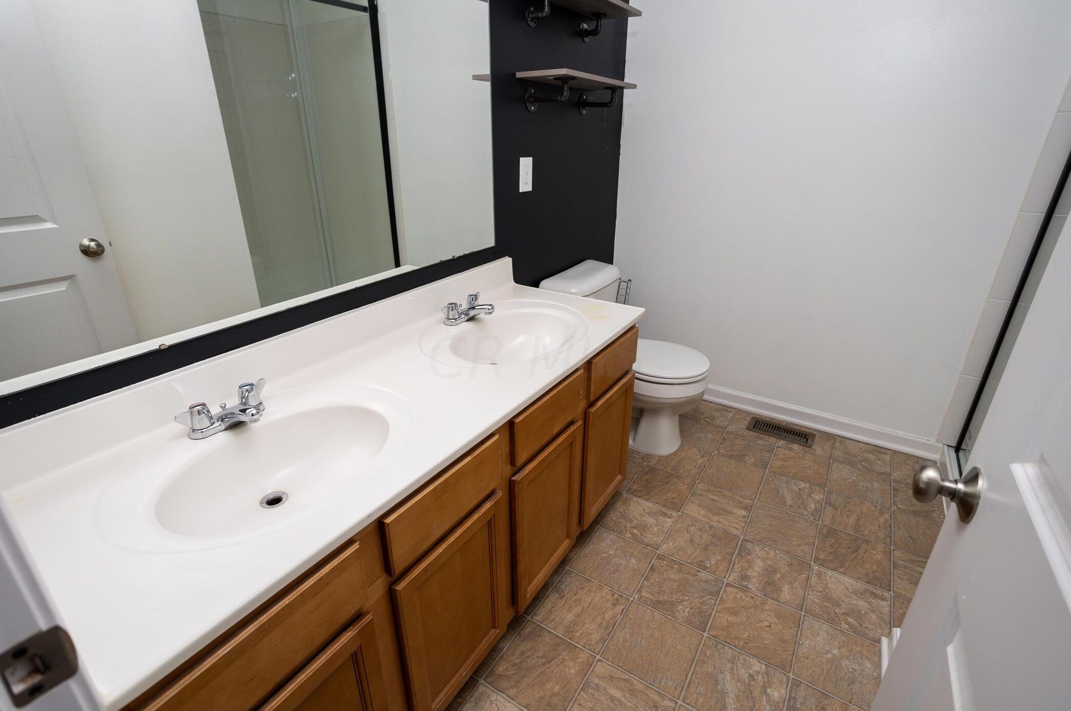 2827 Ballyvaughn Dr, Columbus OH 43219-6503 exterior