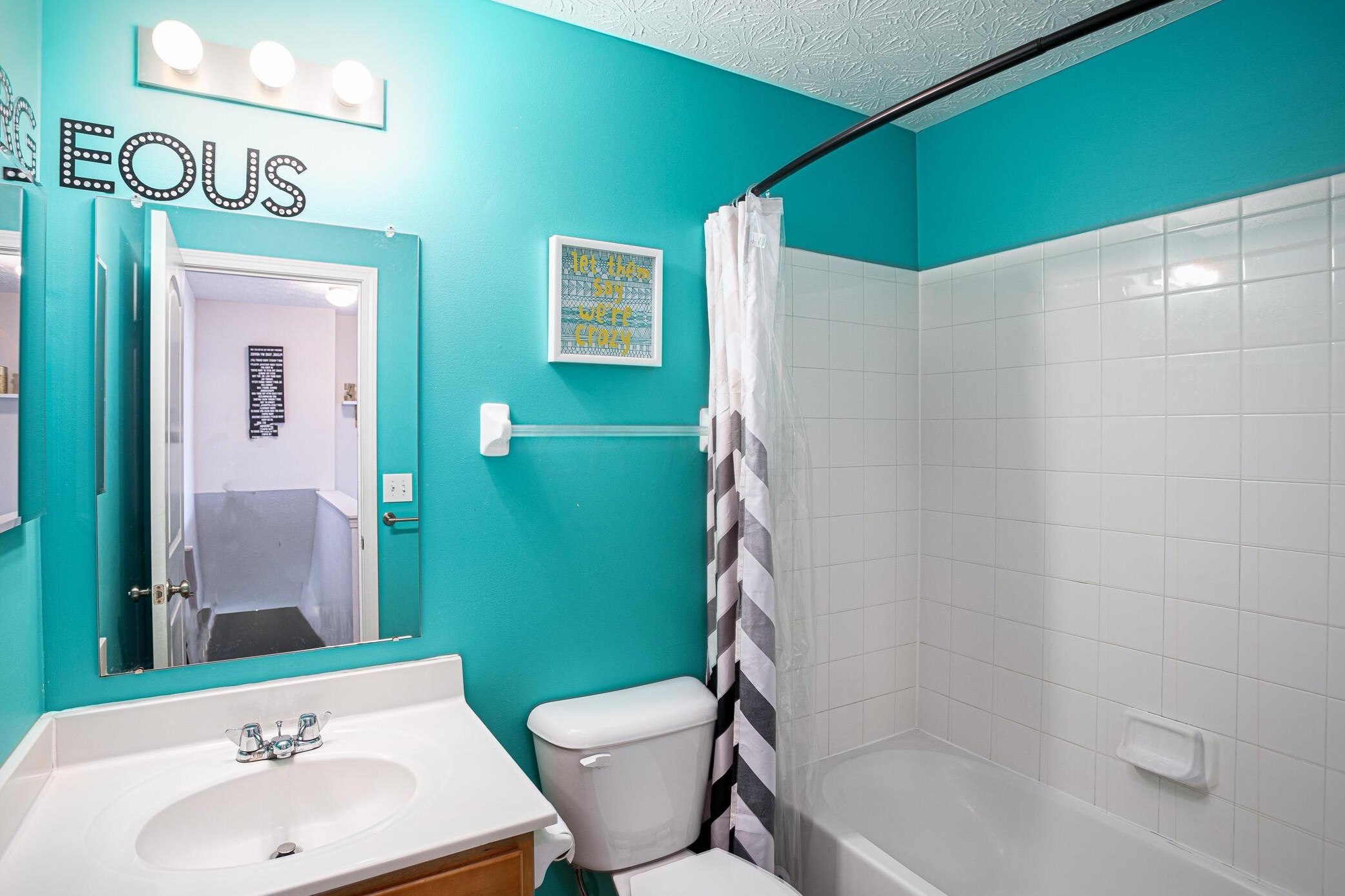 2827 Ballyvaughn Dr, Columbus OH 43219-6503 exterior