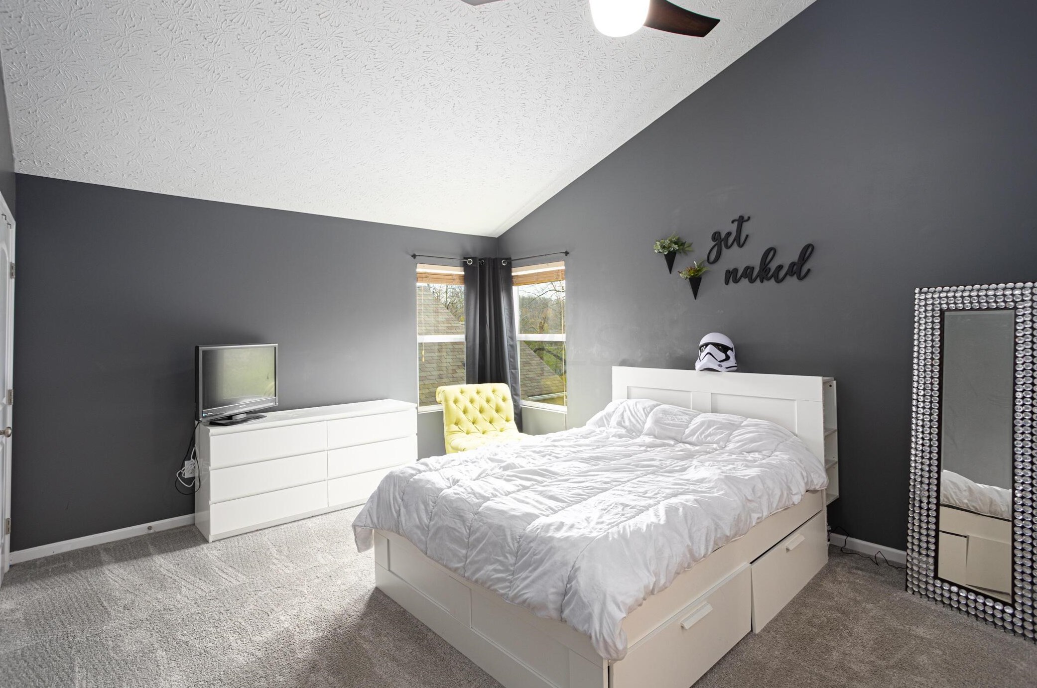 2827 Ballyvaughn Dr, Columbus OH 43219-6503 exterior