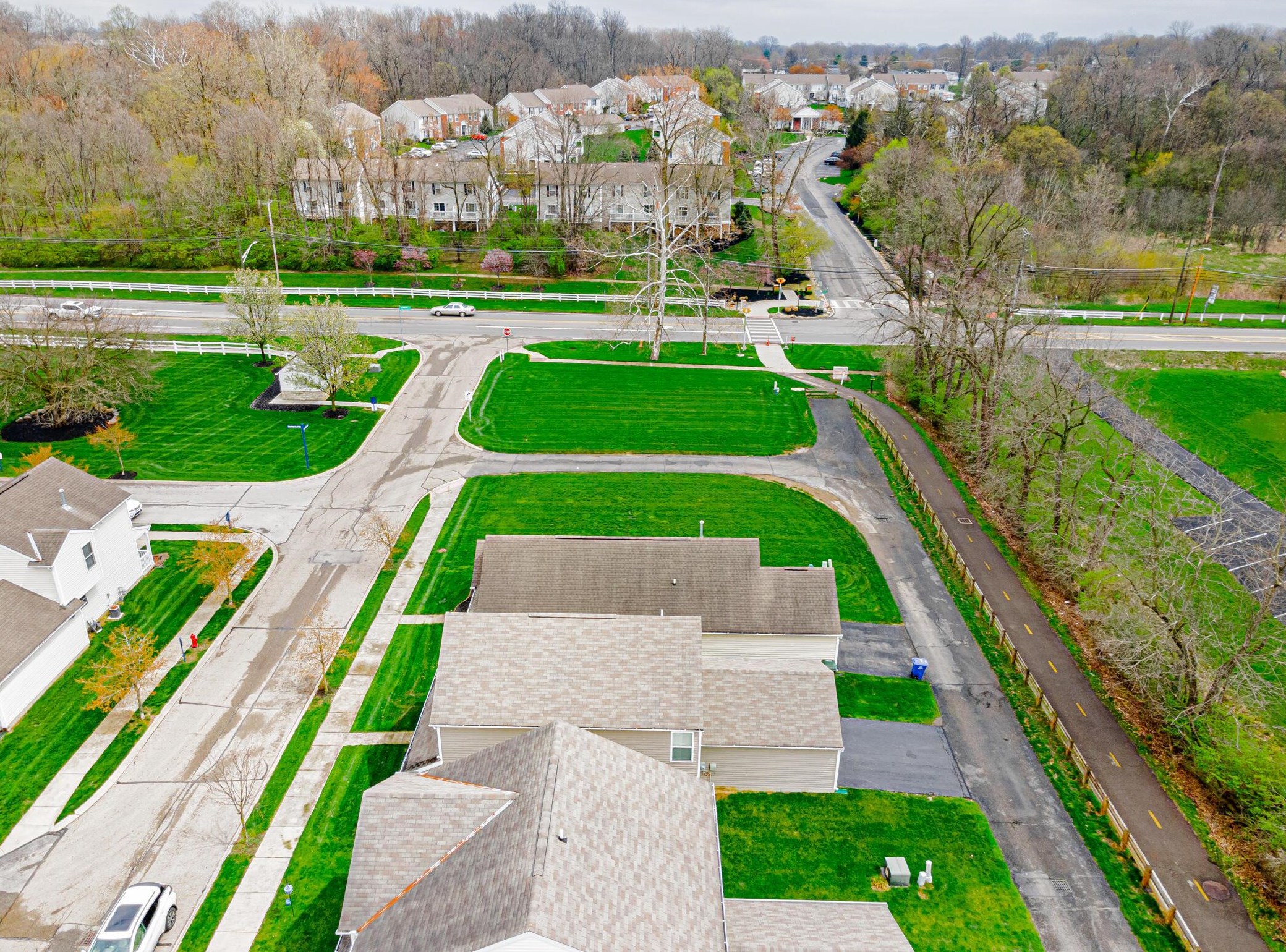 2827 Ballyvaughn Dr, Columbus OH 43219-6503 exterior