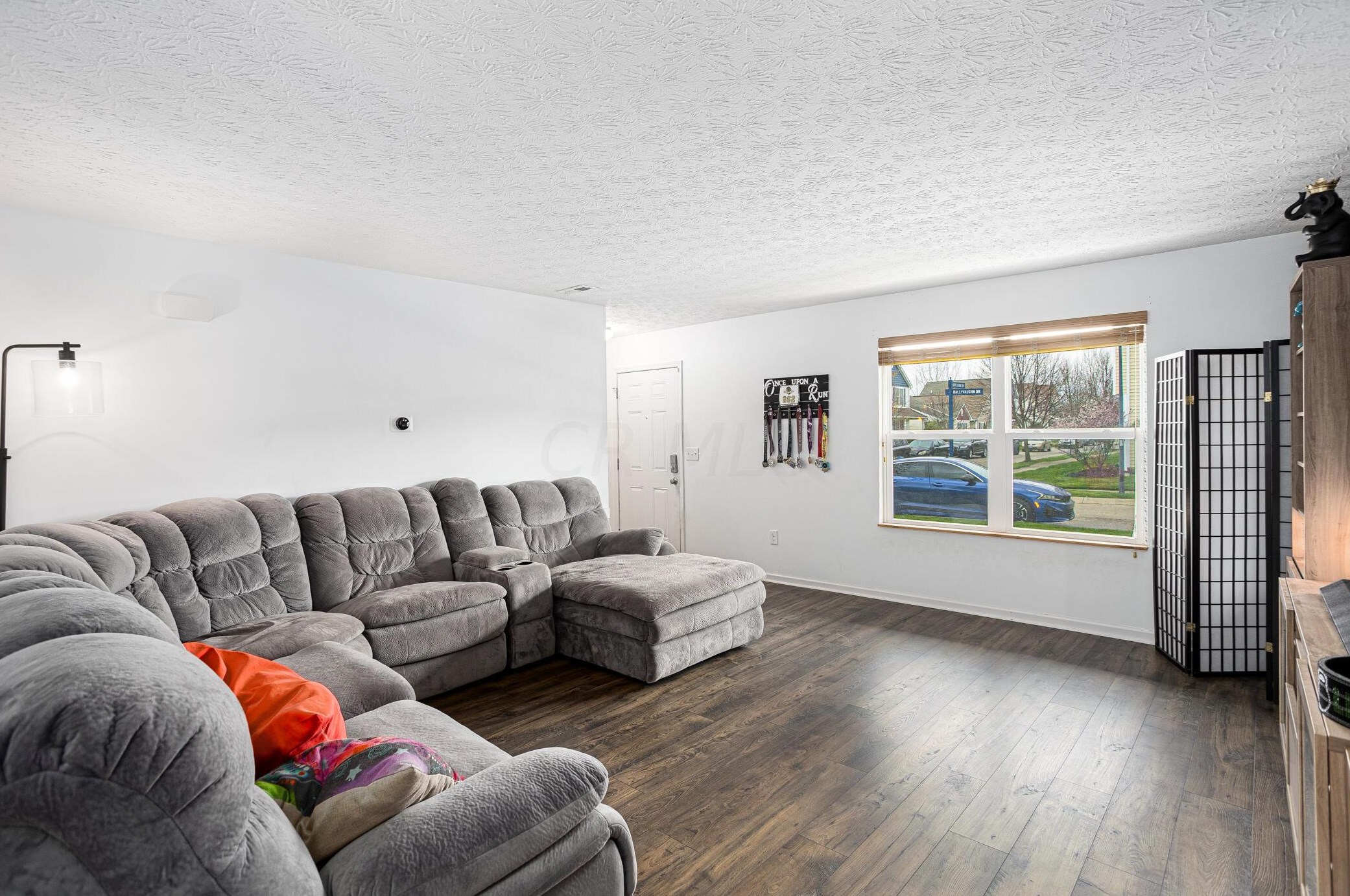 2827 Ballyvaughn Dr, Columbus OH 43219-6503 exterior