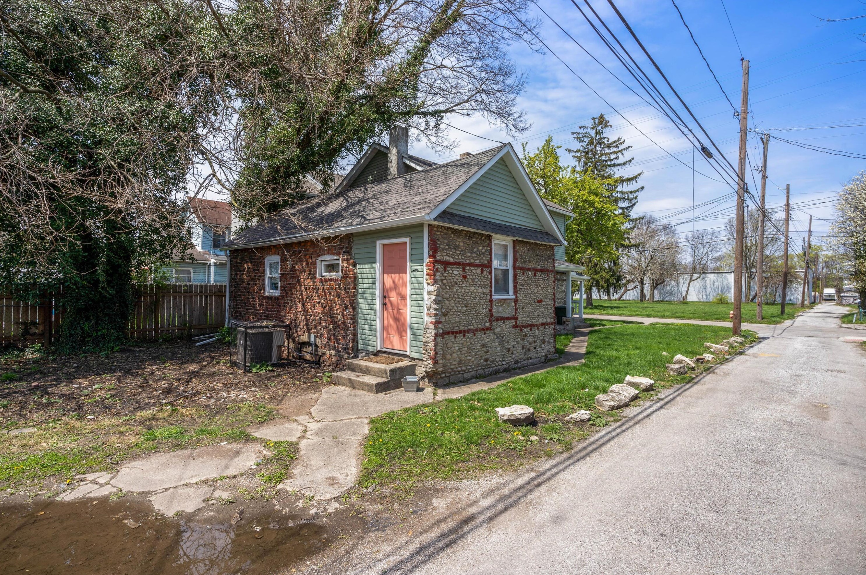 1033 Scott St, Columbus OH  43222-1211 exterior