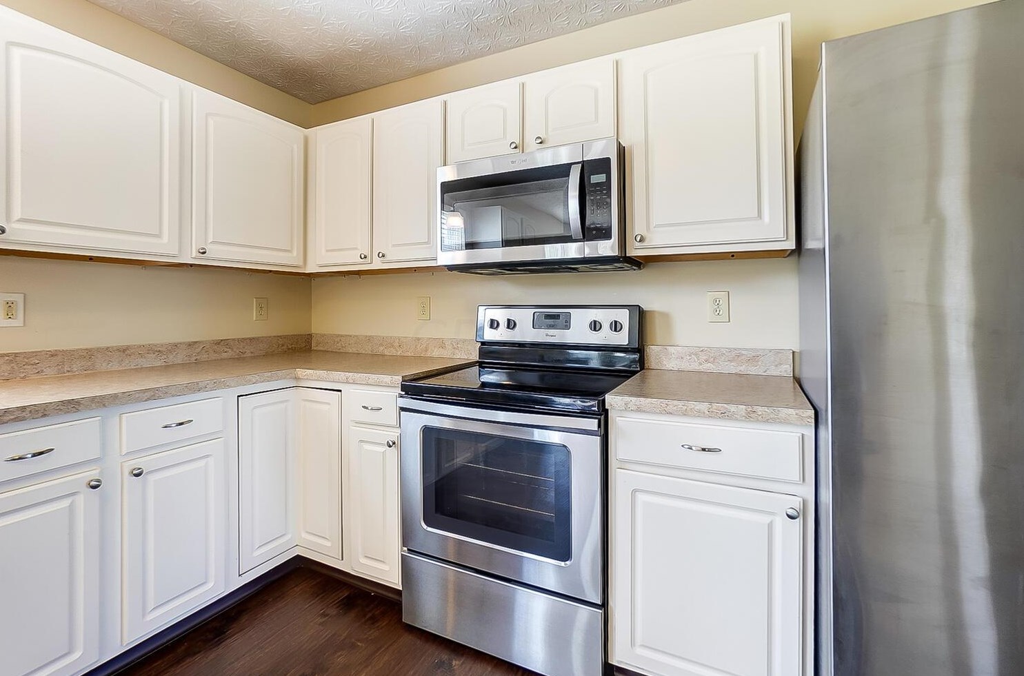 6515 Ashbrook Vlg Dr, Cnl Wnchstr OH 43110 exterior