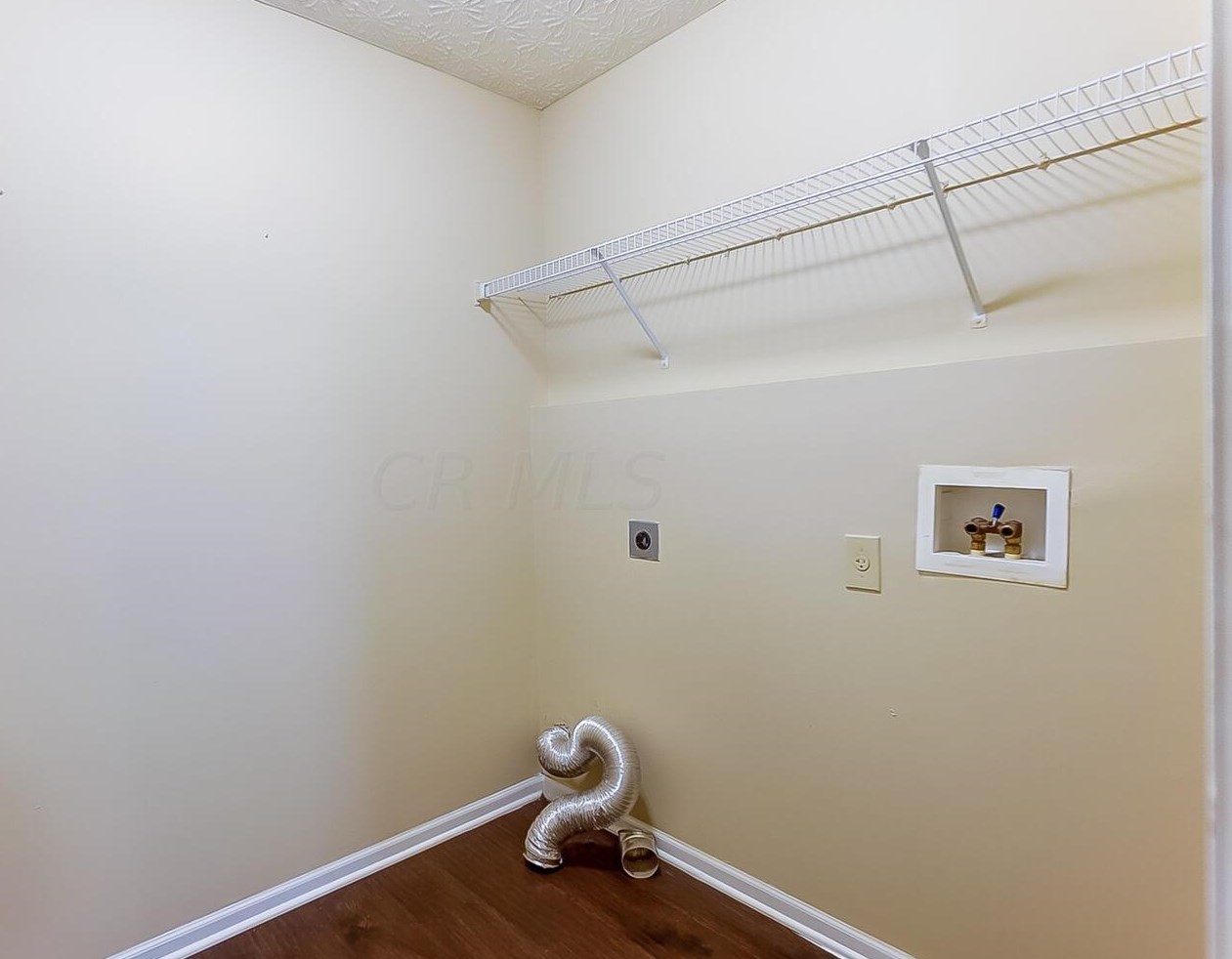 6515 Ashbrook Vlg Dr, Cnl Wnchstr OH 43110 exterior