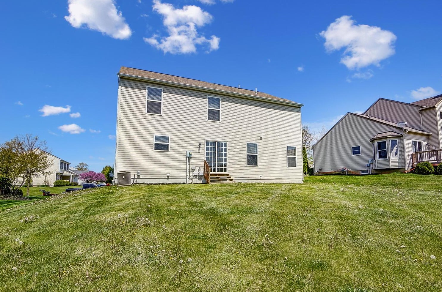 6515 Ashbrook Vlg Dr, Cnl Wnchstr OH 43110 exterior