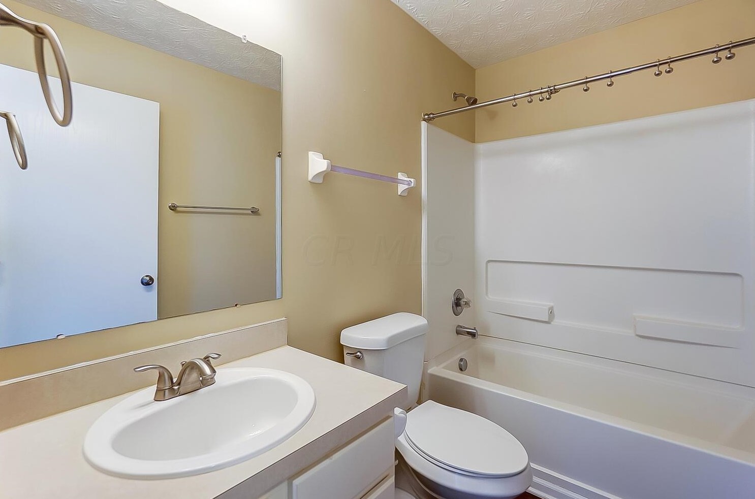 6515 Ashbrook Vlg Dr, Cnl Wnchstr OH 43110 exterior