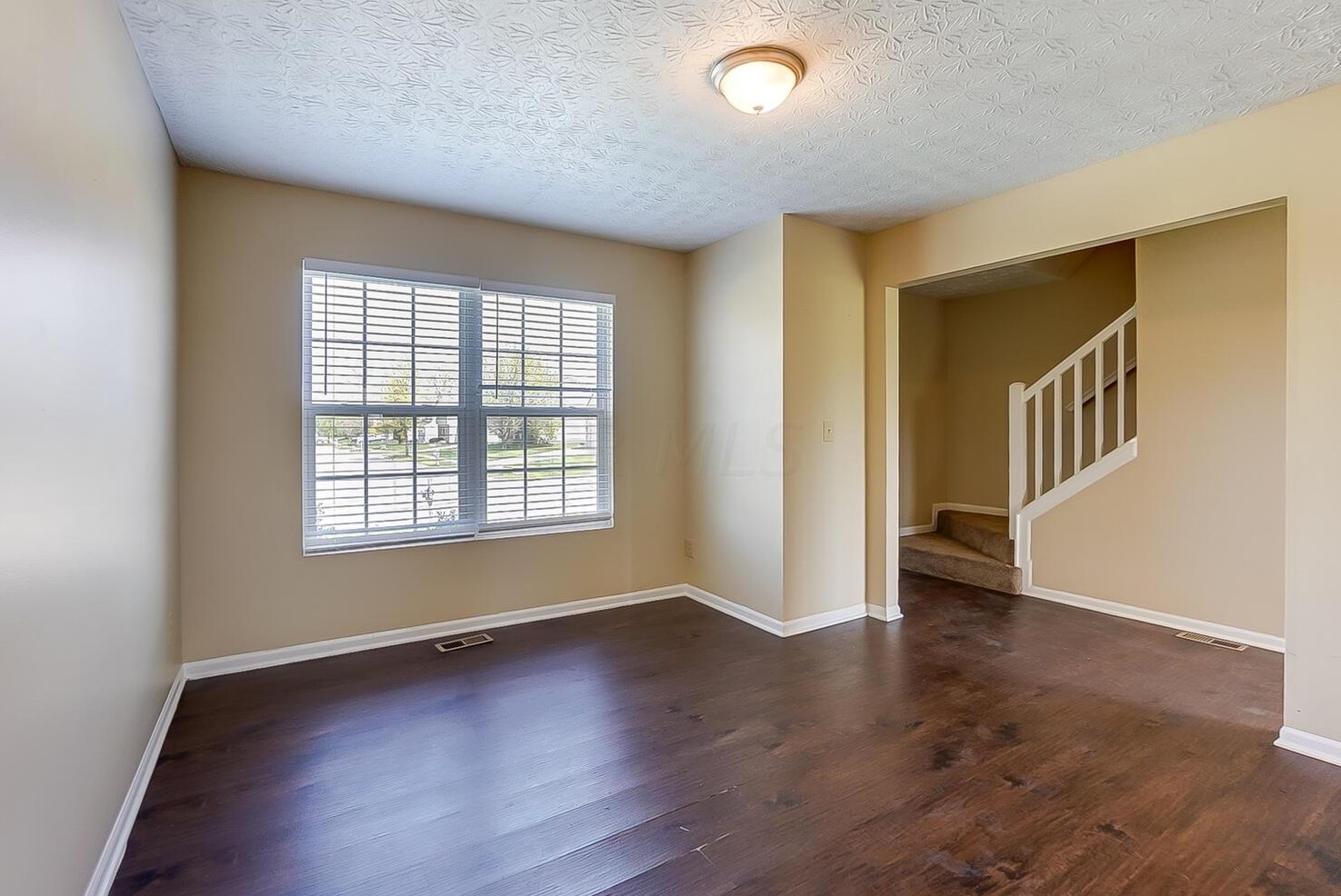 6515 Ashbrook Vlg Dr, Cnl Wnchstr OH 43110 exterior