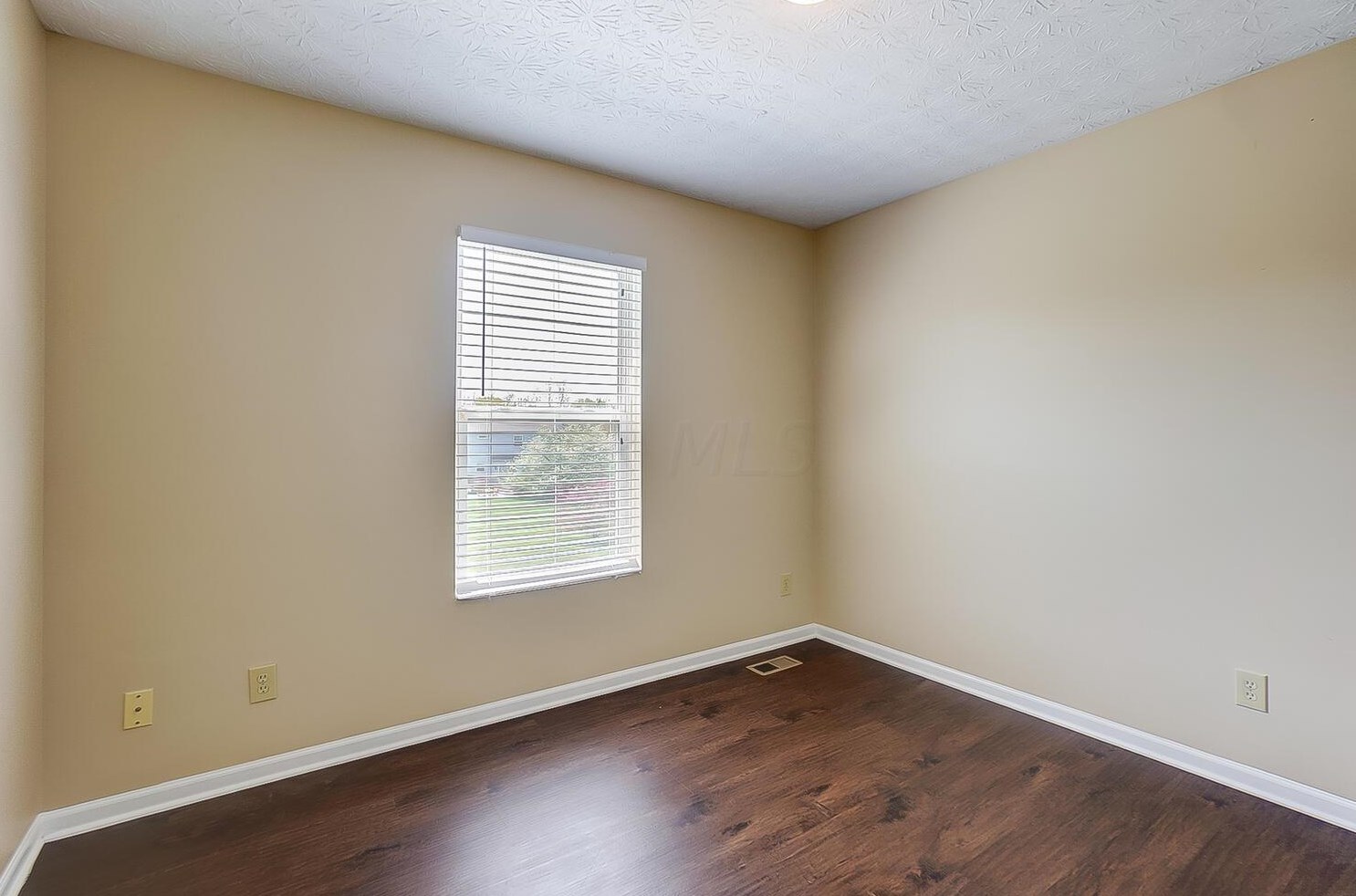 6515 Ashbrook Vlg Dr, Cnl Wnchstr OH 43110 exterior