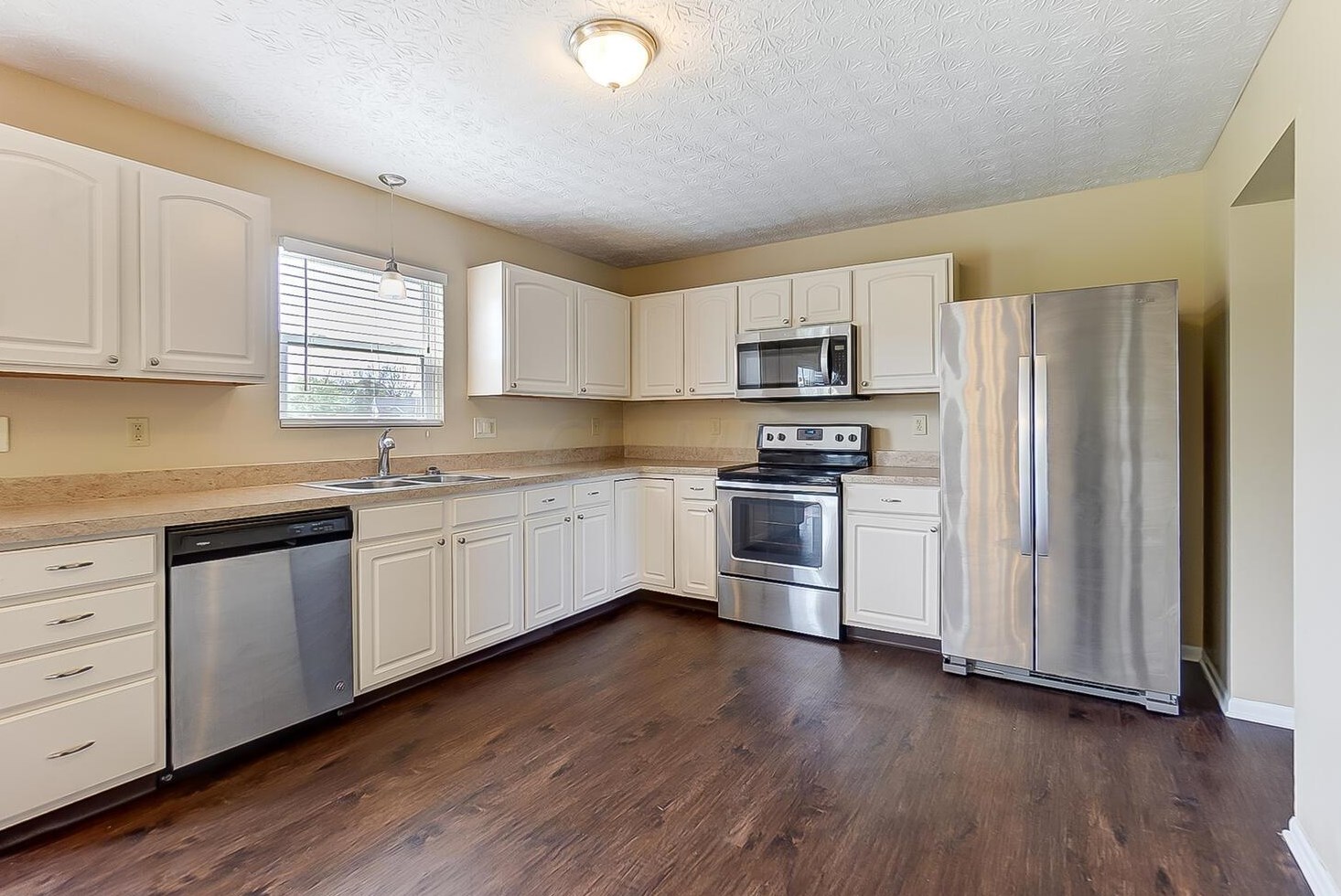 6515 Ashbrook Vlg Dr, Cnl Wnchstr OH 43110 exterior