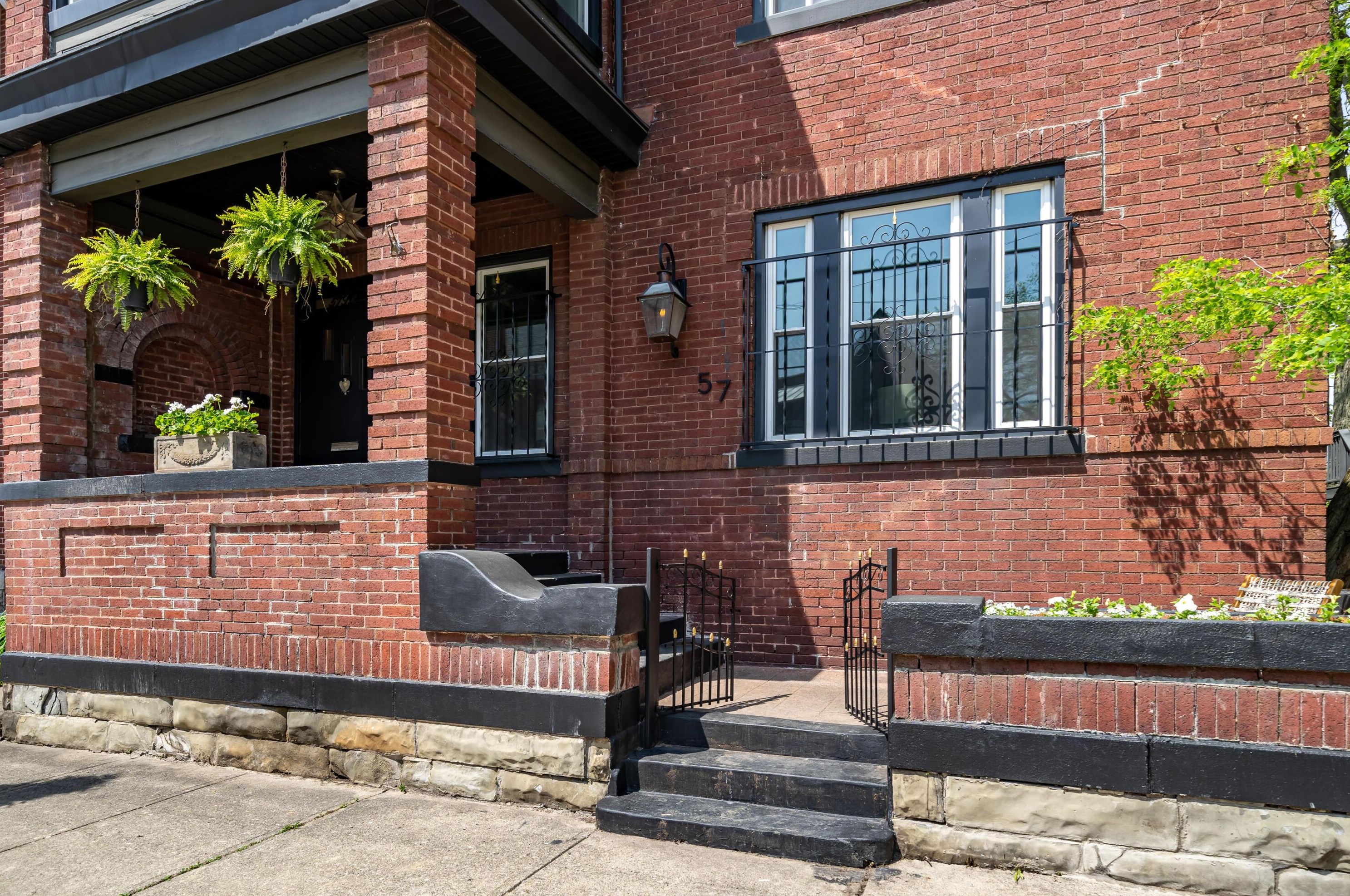 57 Monroe Ave, Columbus, OH 43203-1857