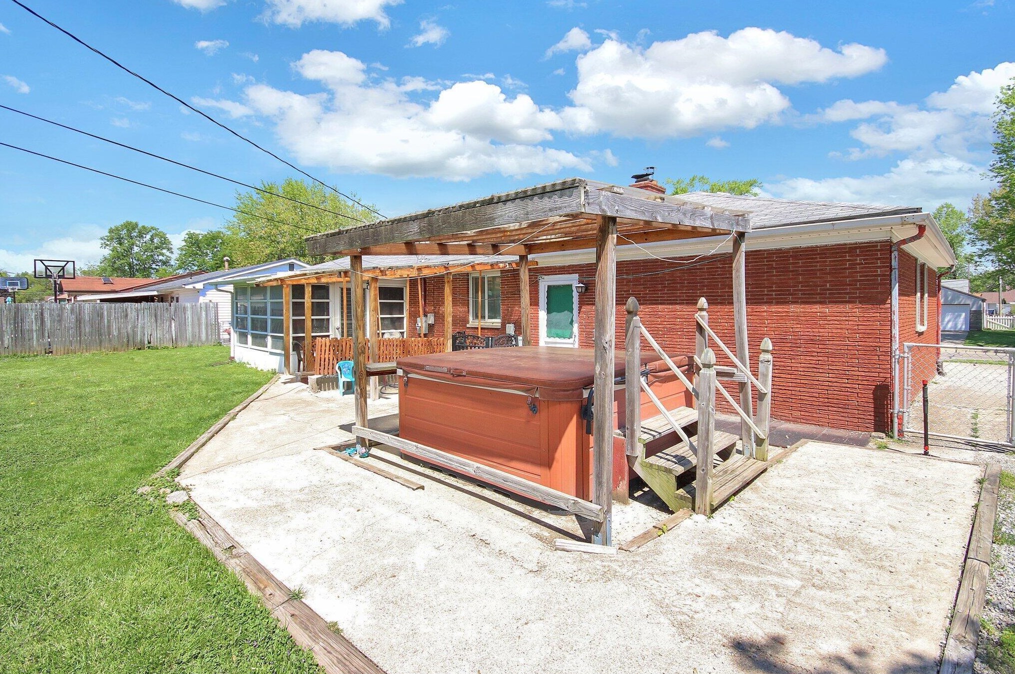 4203 Seigman Ave, Columbus OH 43213-2326 exterior