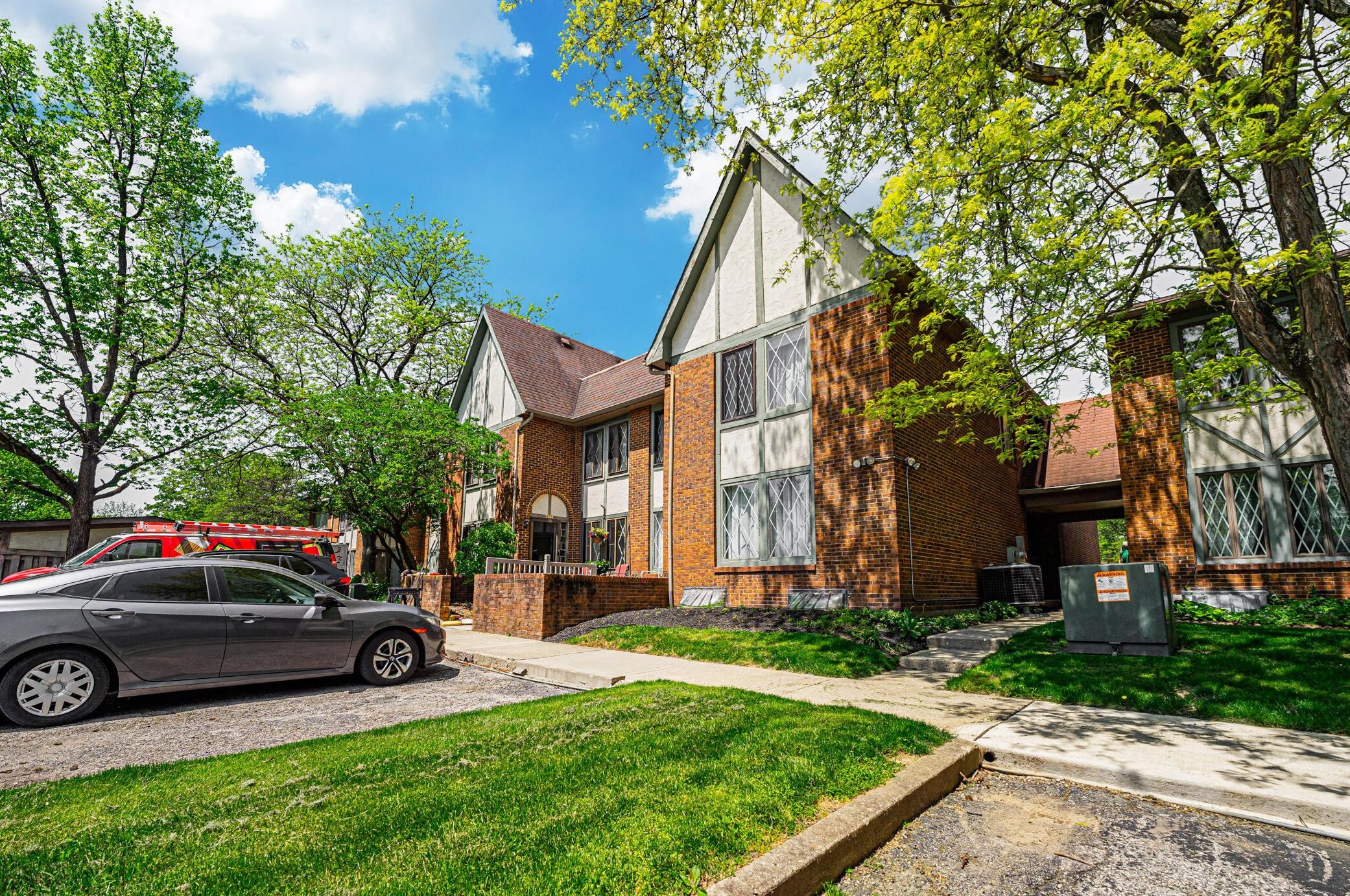 3294 Valley Ln, Columbus, OH 43231-3117