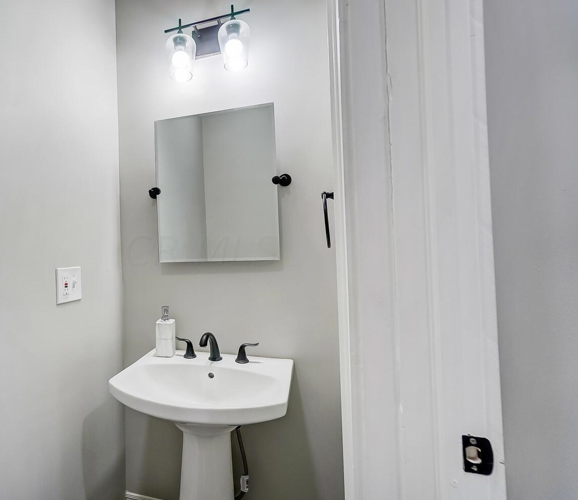 36 Terrace Ave, Columbus OH  43204-3731 exterior