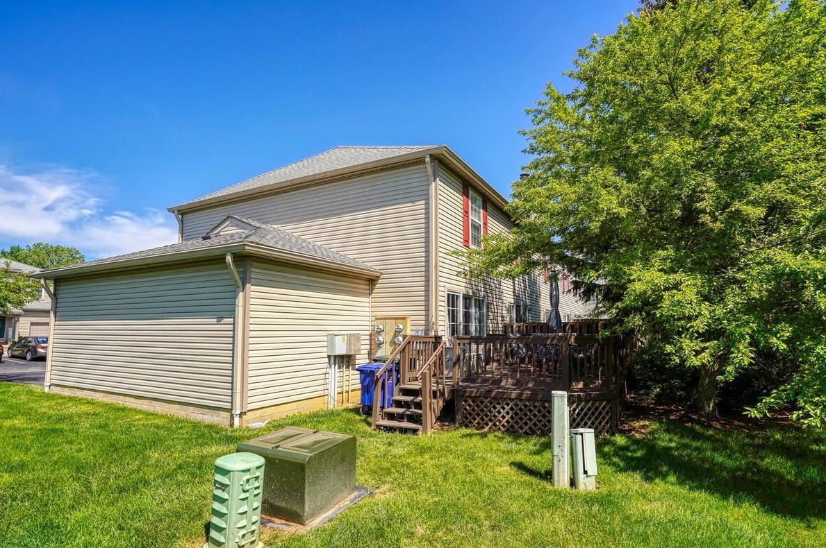 1832 Hobbes Dr, Hilliard OH 43026-8214 exterior