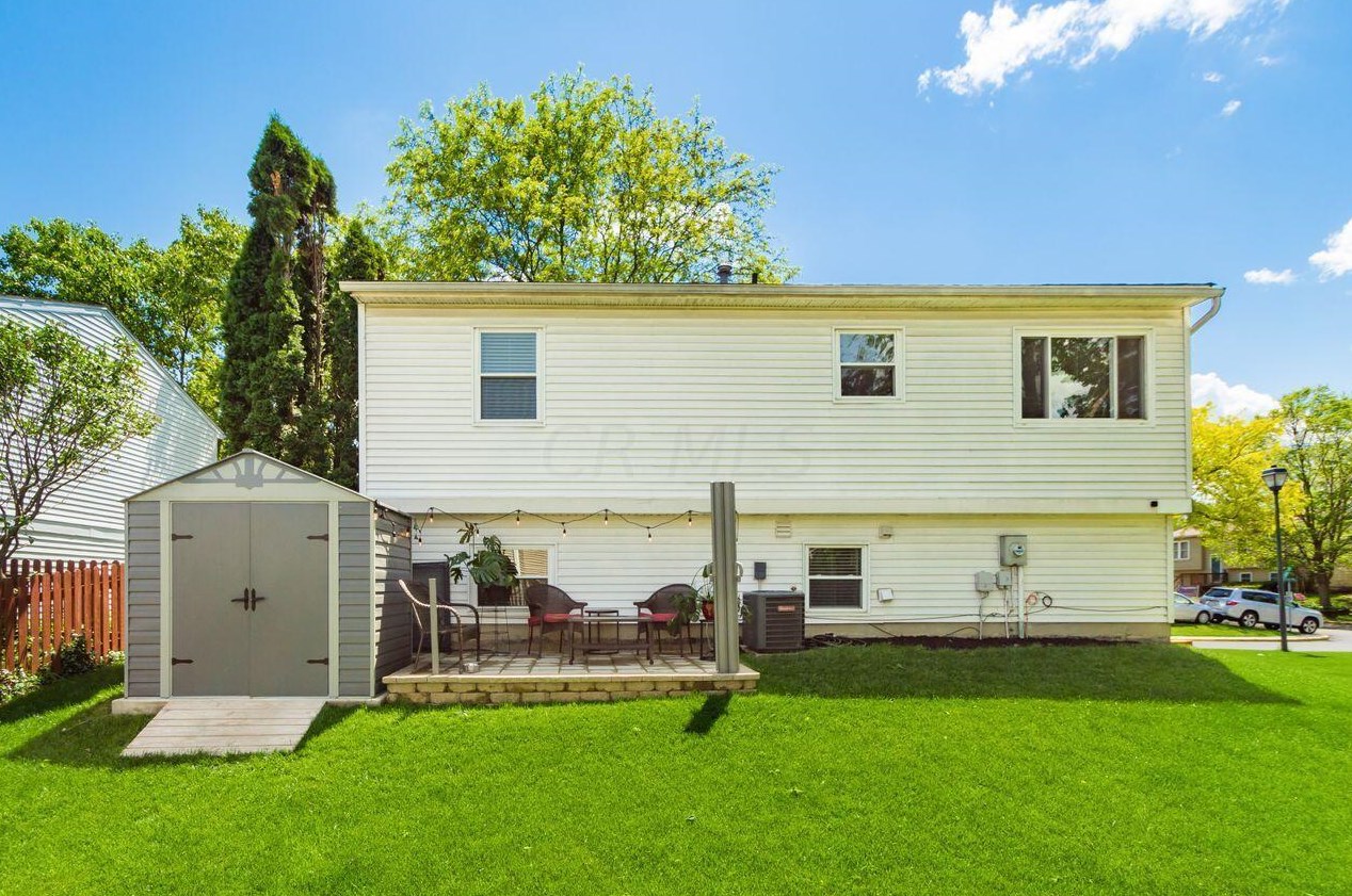 884 Pebblelane Dr, Columbus OH 43085-5323 exterior