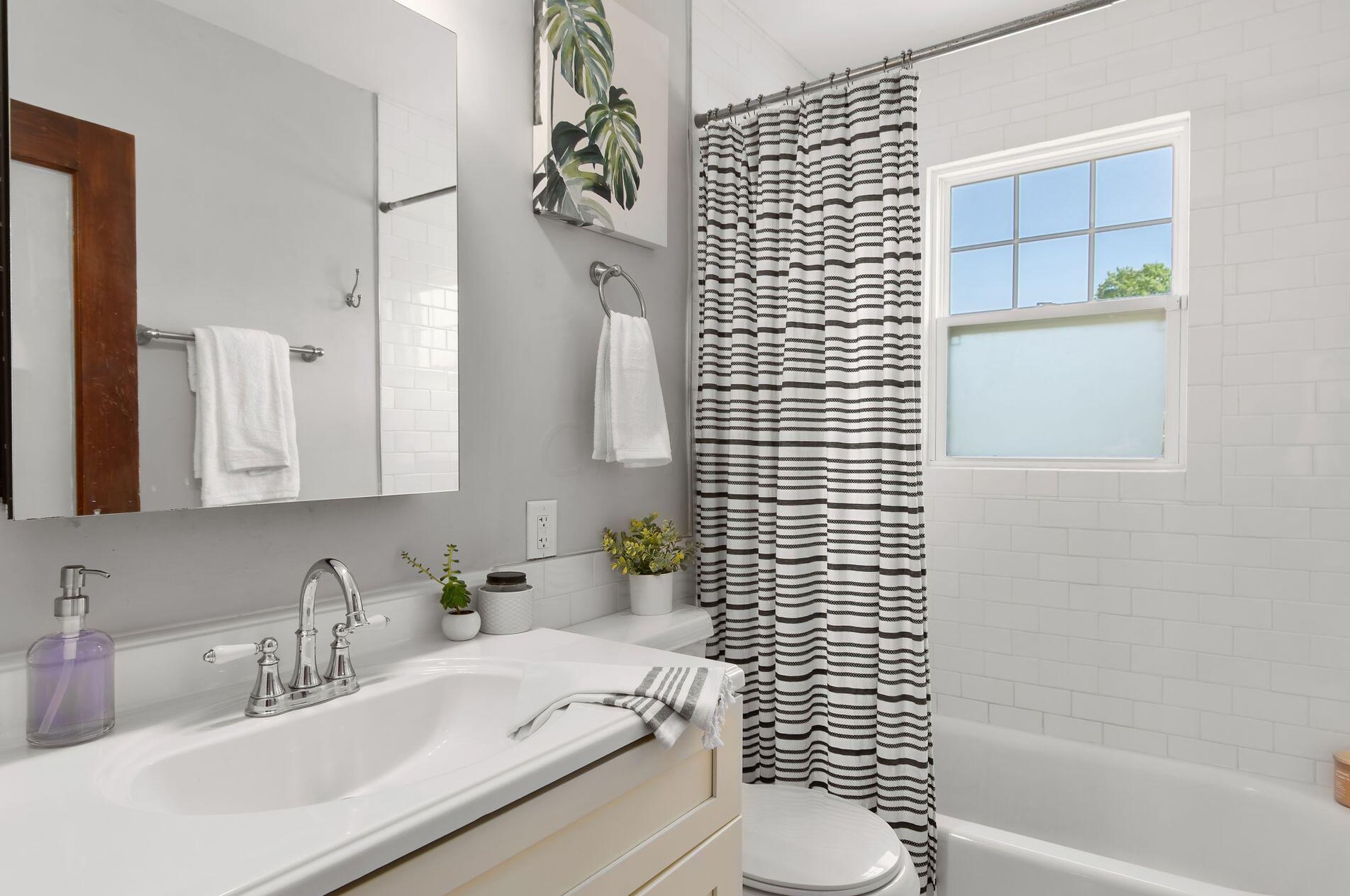 384 Taylor Ave, Columbus OH 43203-1757 exterior