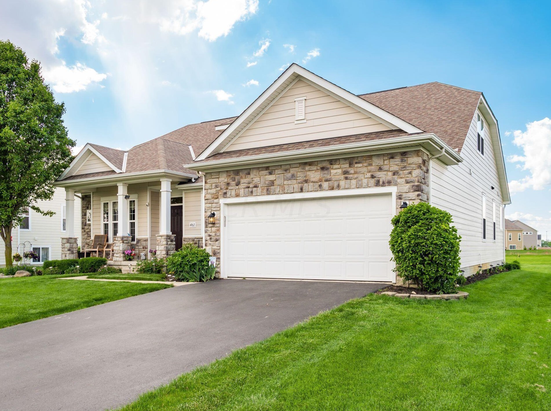 4962 Nadine Park Dr, Hilliard, OH 43026-6218