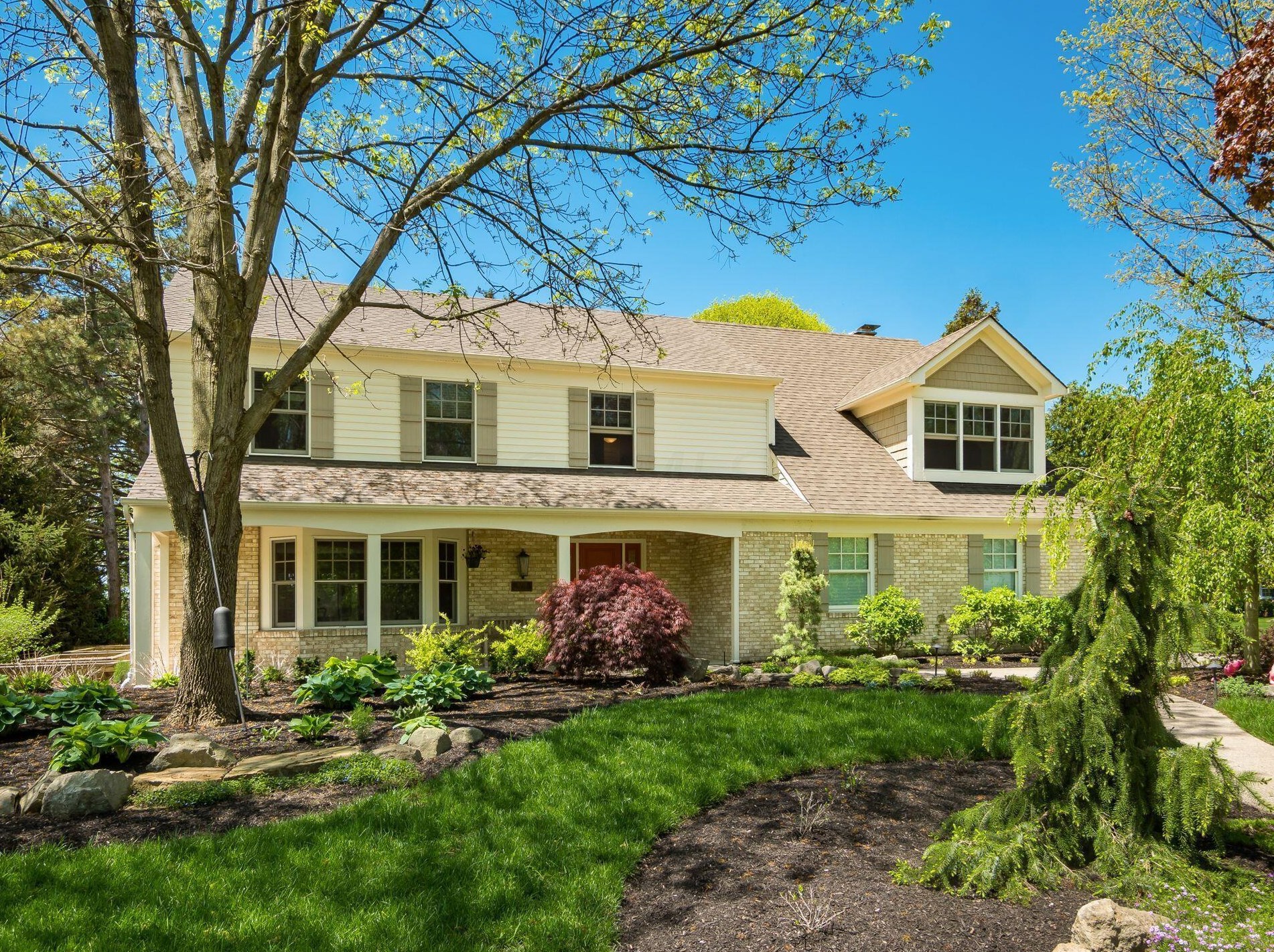 4721 Burbank Dr, Columbus, OH 43220-2886