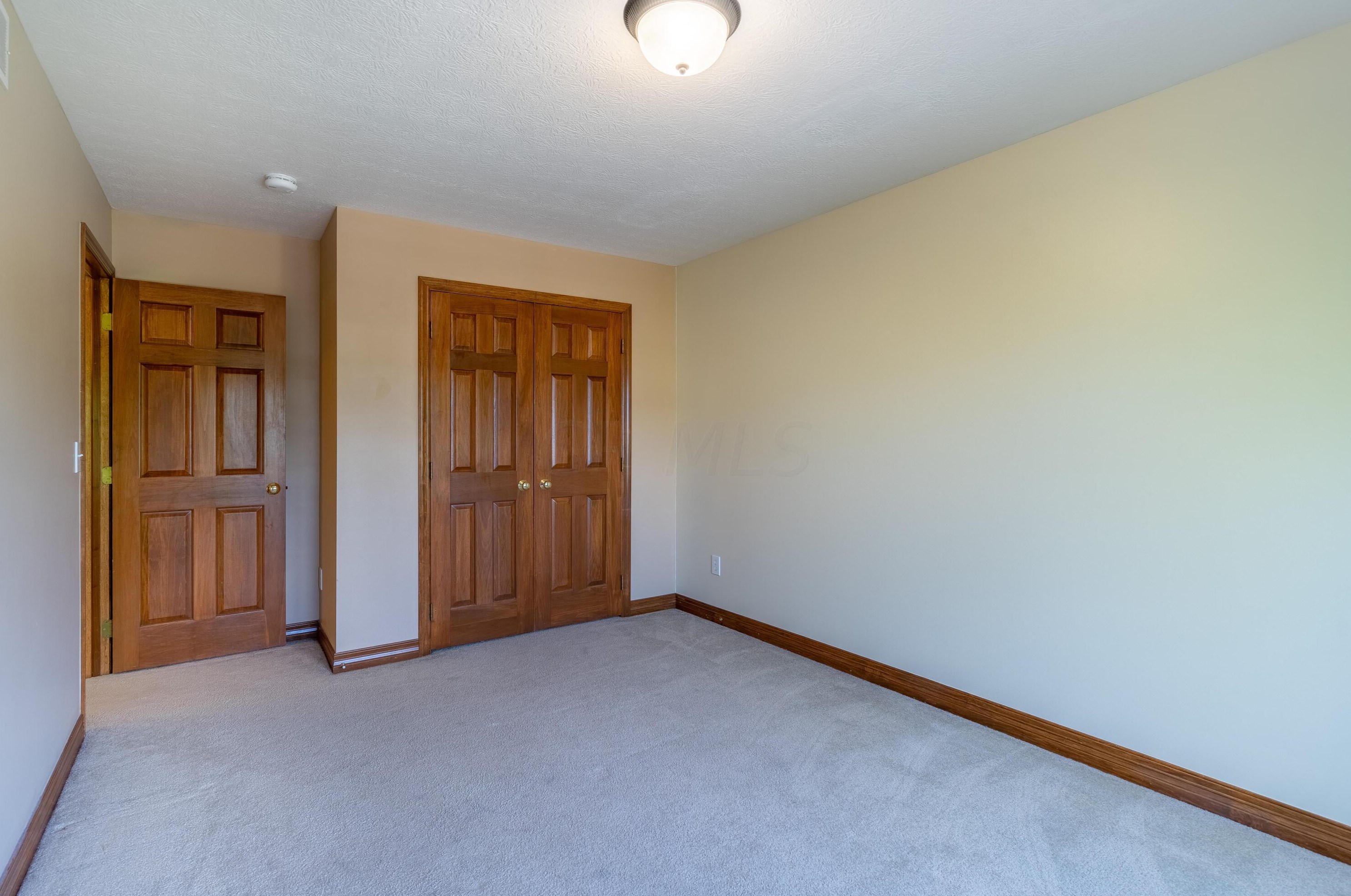 4697 Nadine Park Dr, Hilliard OH 43026-6080 exterior