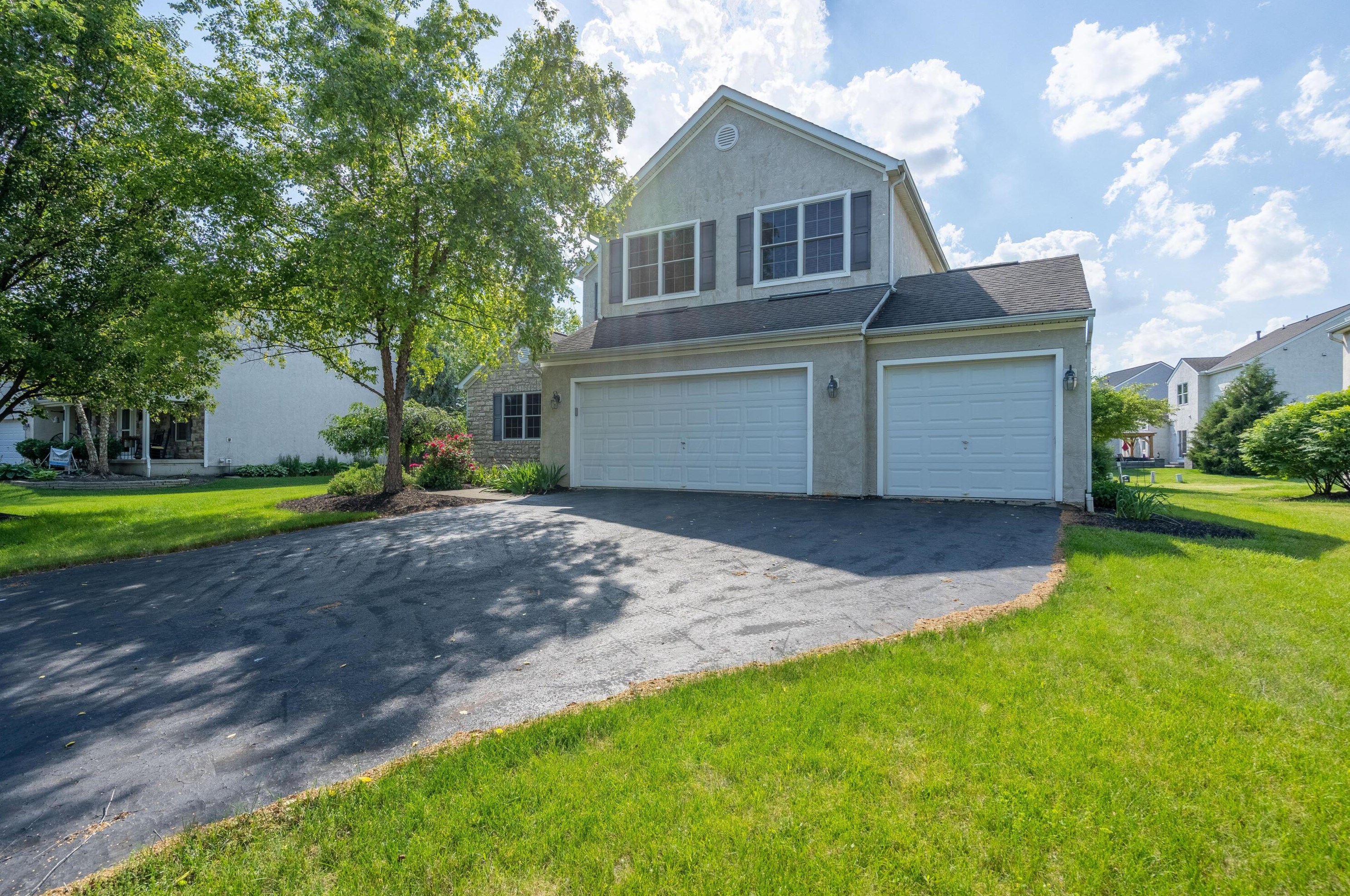 4697 Nadine Park Dr, Hilliard OH 43026-6080 exterior