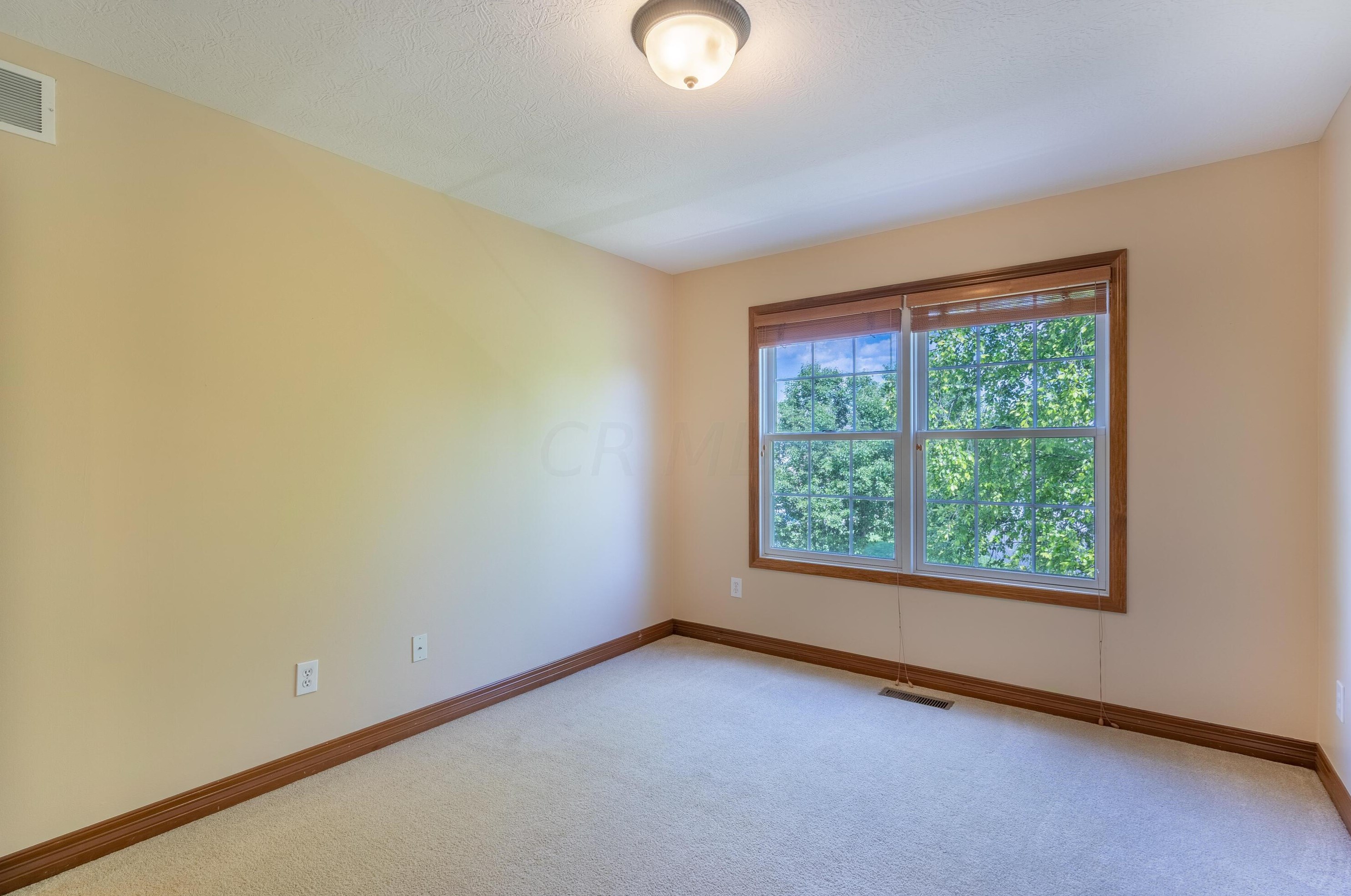 4697 Nadine Park Dr, Hilliard OH 43026-6080 exterior