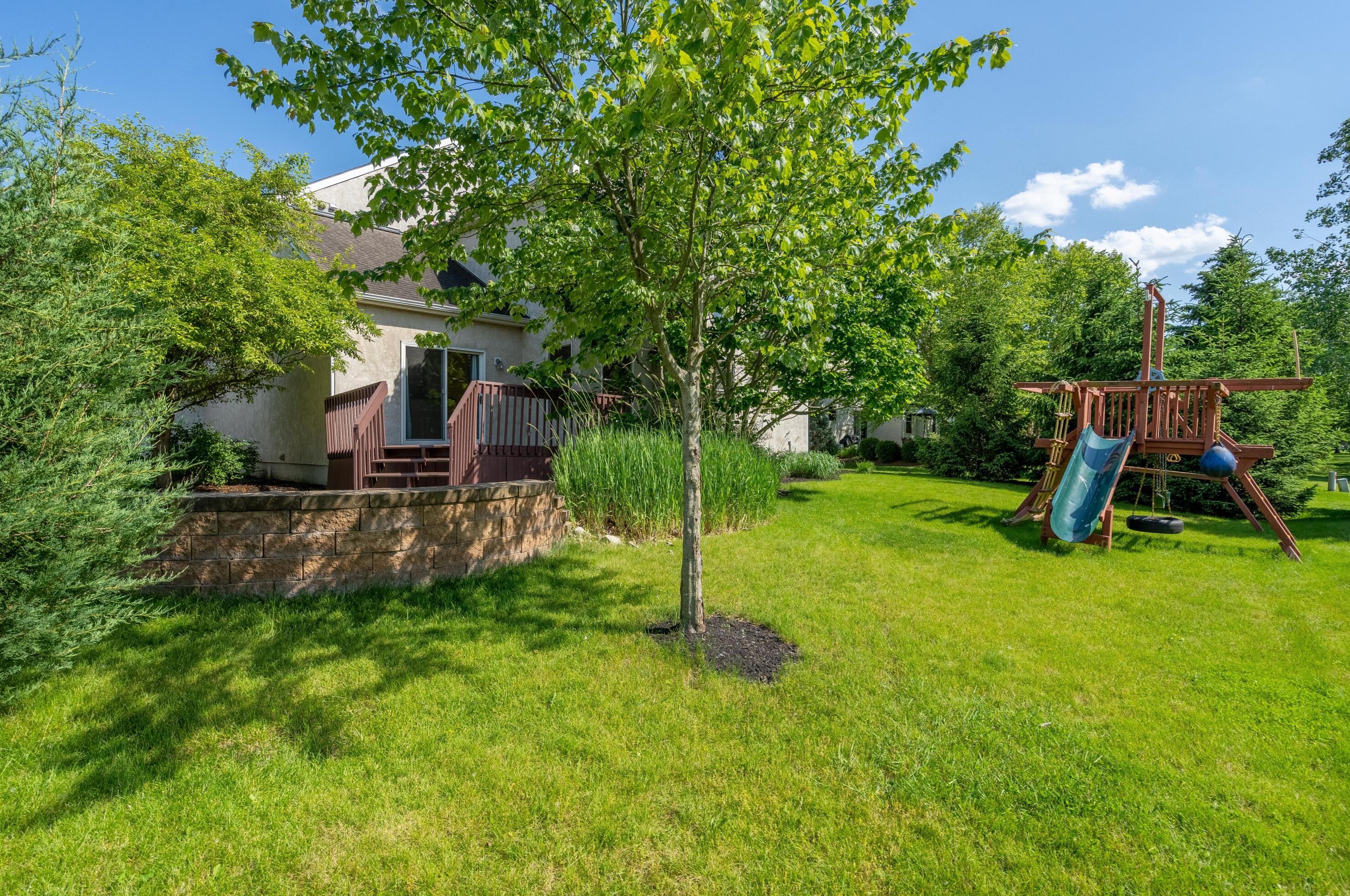 4697 Nadine Park Dr, Hilliard OH 43026-6080 exterior