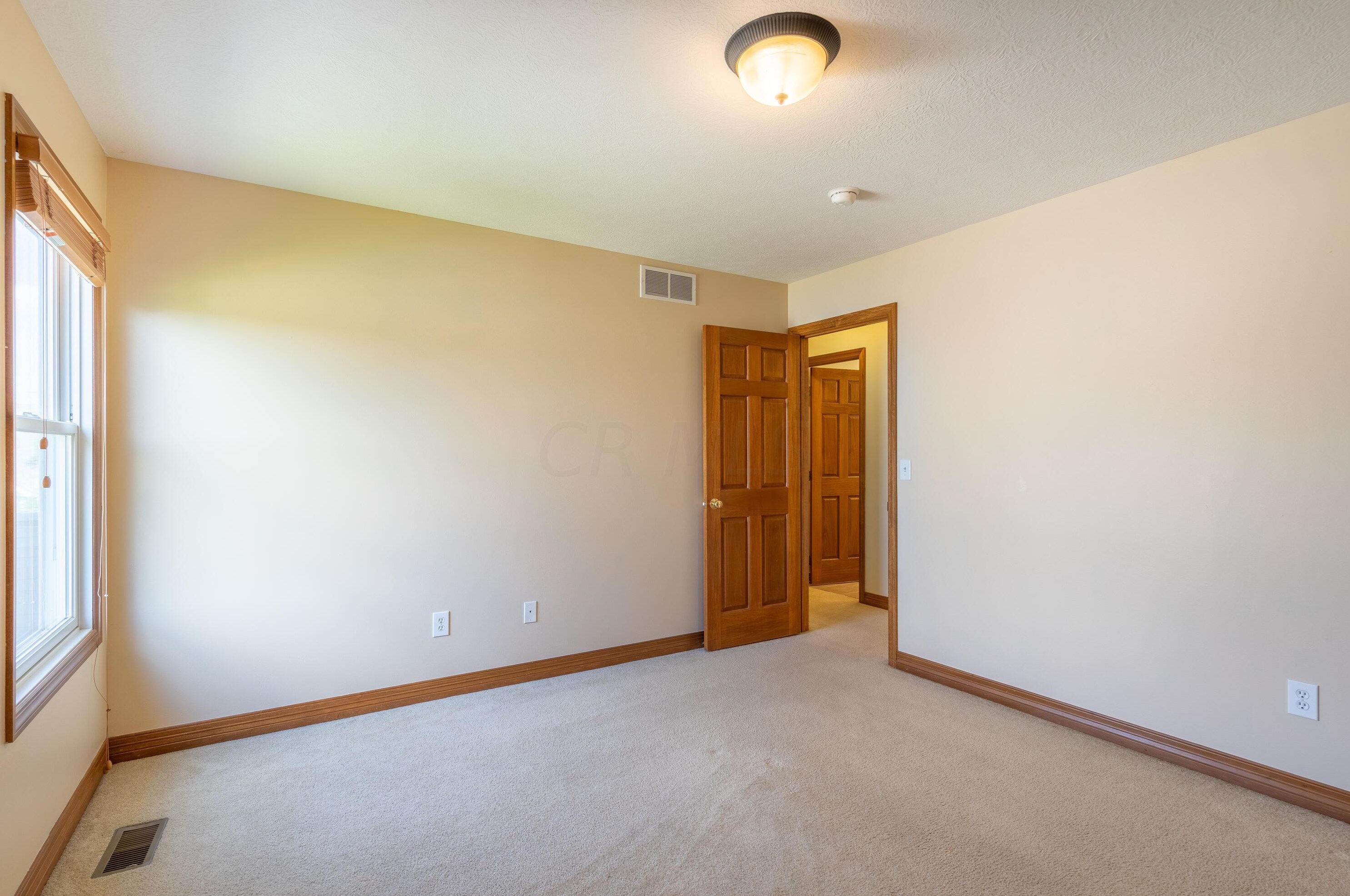 4697 Nadine Park Dr, Hilliard OH 43026-6080 exterior