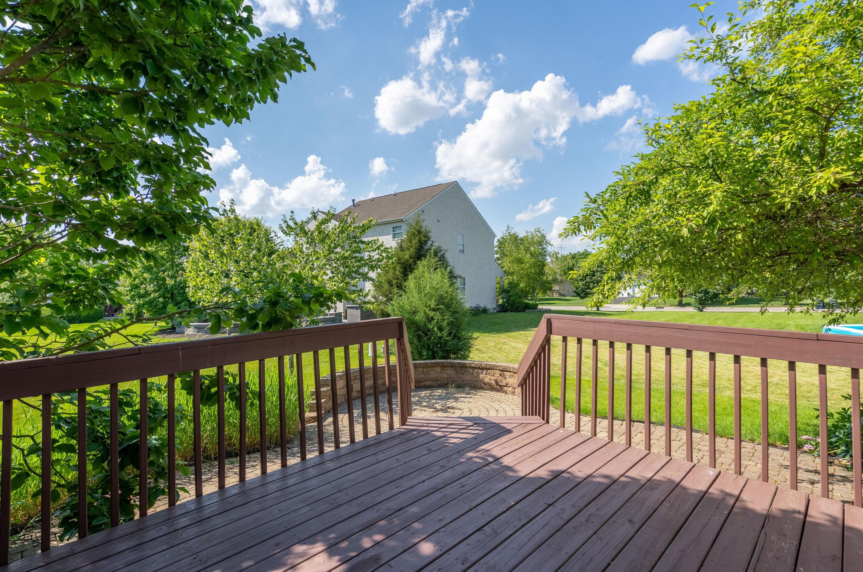 4697 Nadine Park Dr, Hilliard OH 43026-6080 exterior