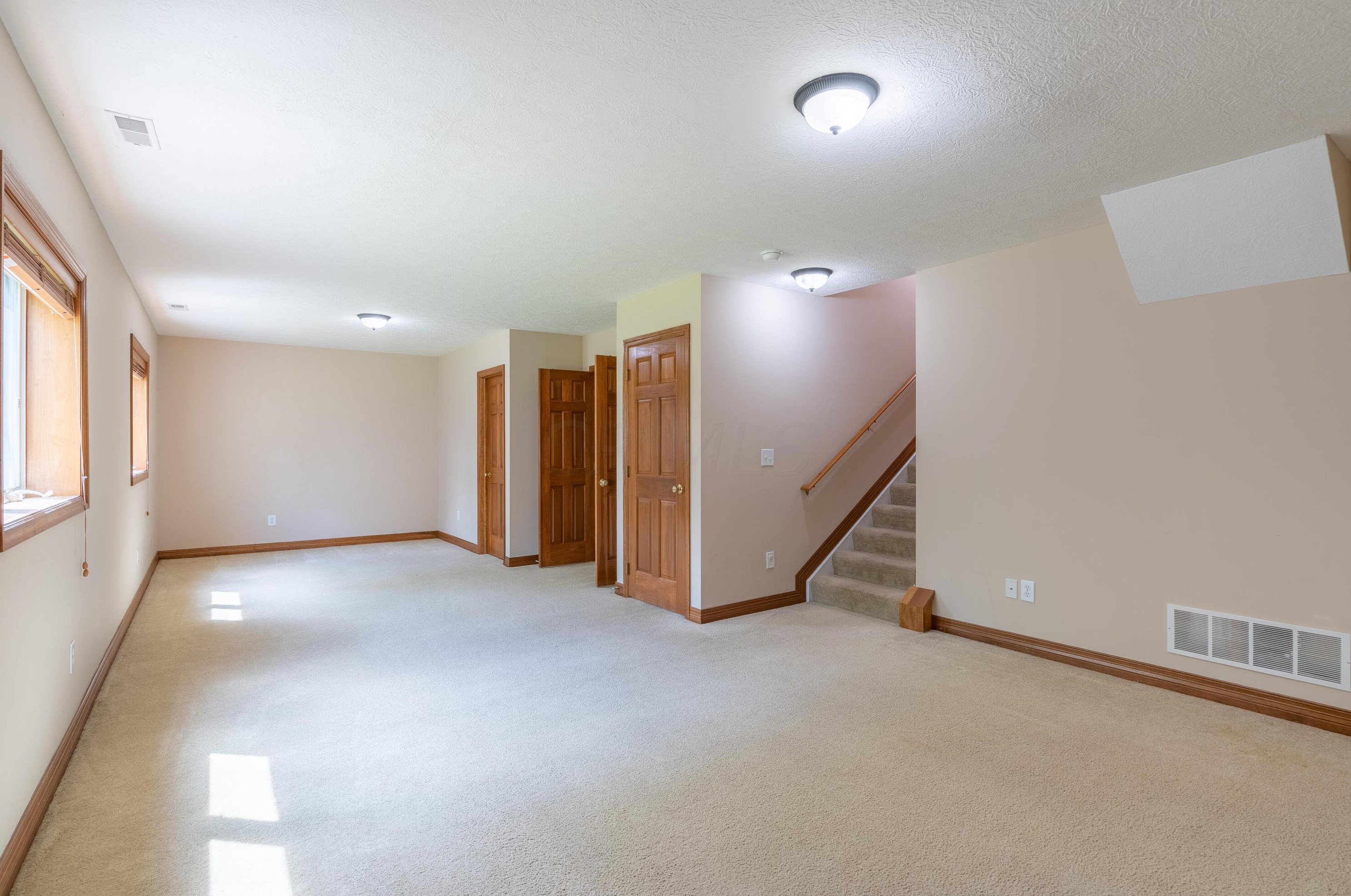 4697 Nadine Park Dr, Hilliard OH 43026-6080 exterior