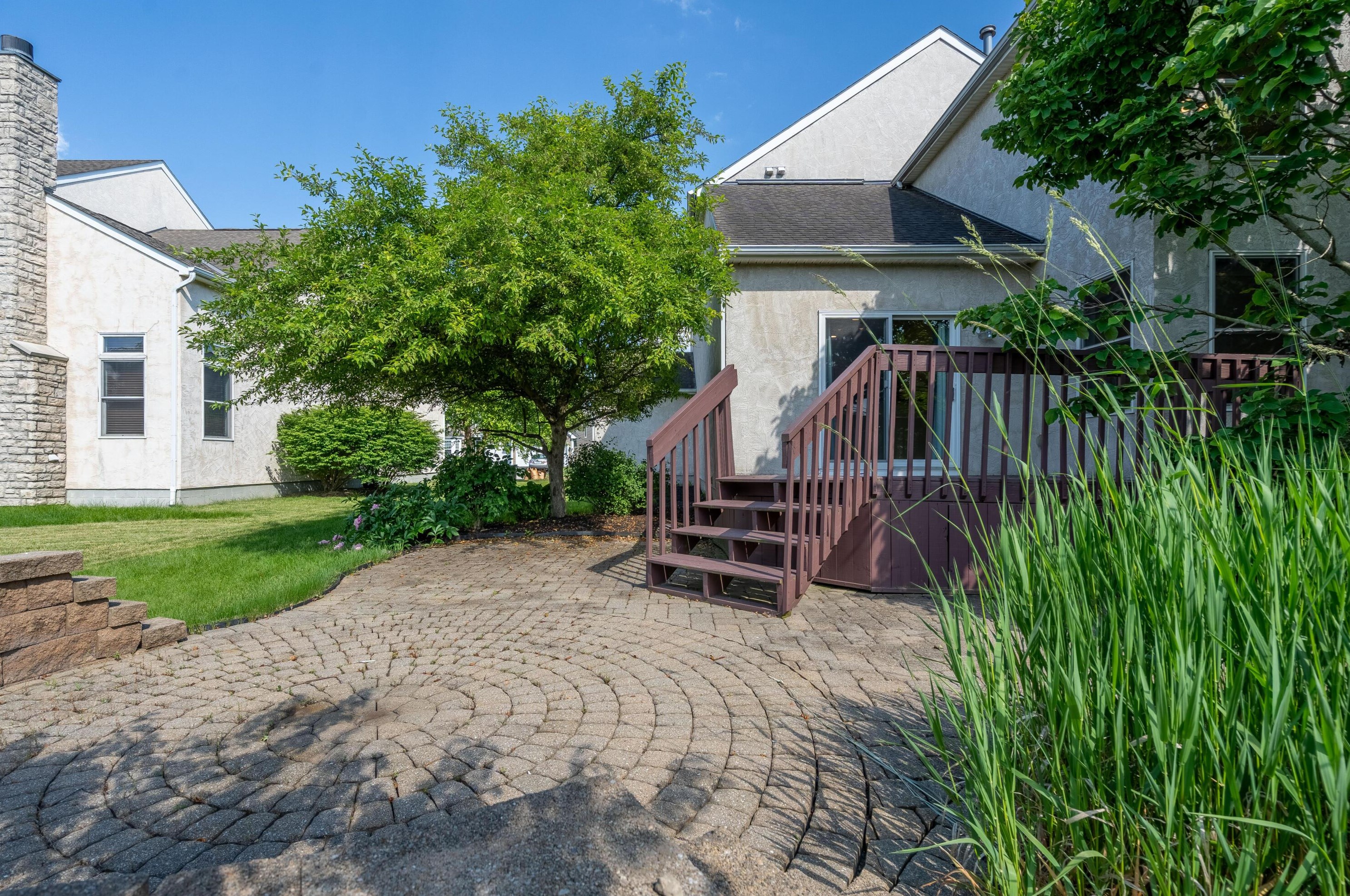 4697 Nadine Park Dr, Hilliard OH 43026-6080 exterior